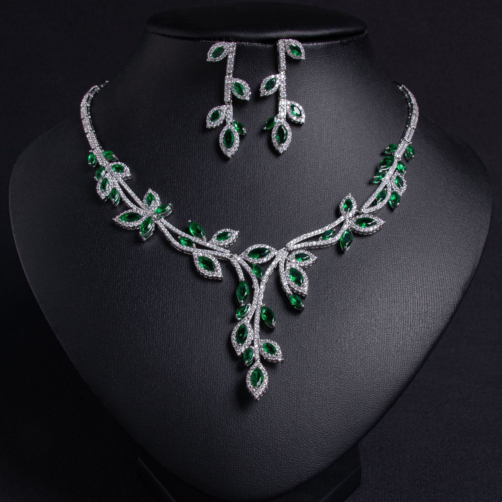 Leaf Motif High-End Jewelry Set New Style Fashionable OL Design Crystal And Copper Earrings And Necklace Women's Accessory