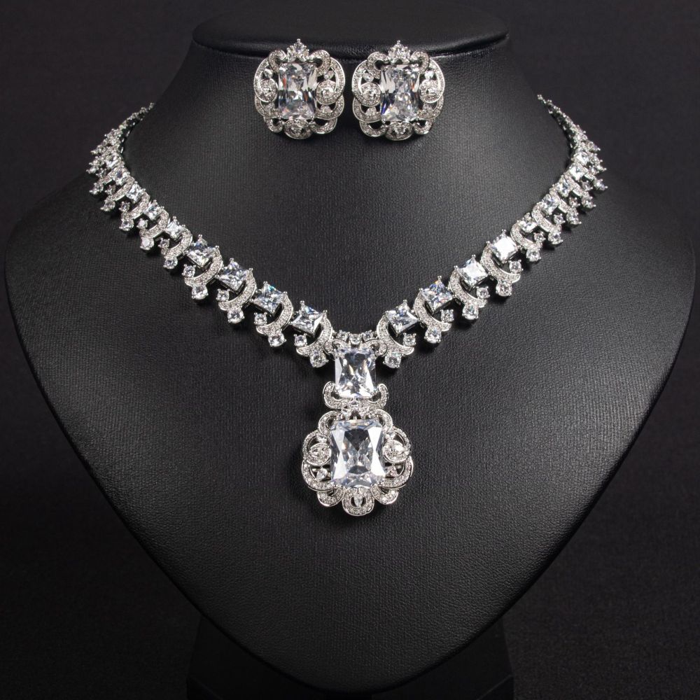 Retro Zircon Necklace Set  Jewelry High-End Niche Versatile Earrings Necklace Accessories