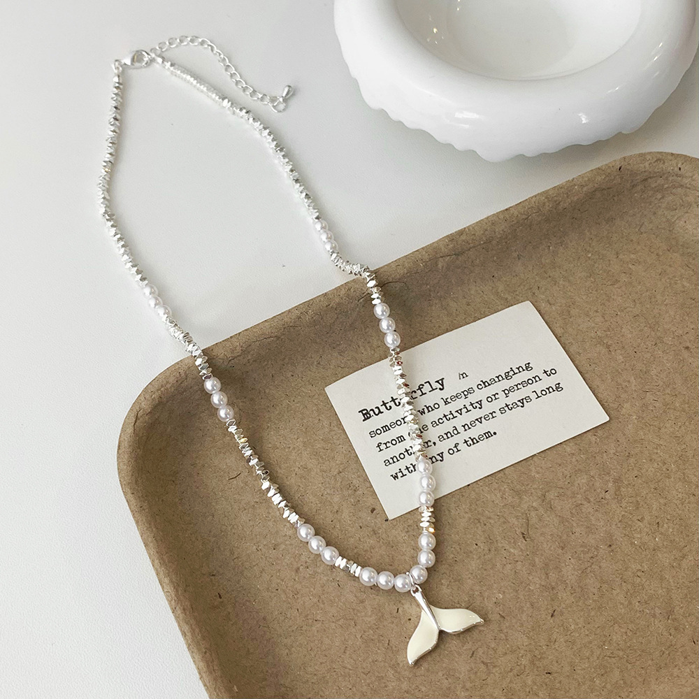 Elegant French Style Pearl Fish Tail Necklace Women's Luxury Minimalist Silver Dust Lockbone Chain Geometric Pattern Fashion Jewelry