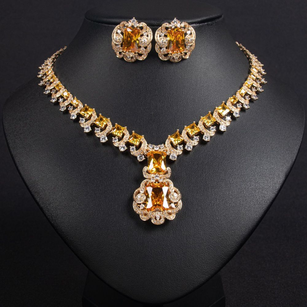 Retro Zircon Necklace Set  Jewelry High-End Niche Versatile Earrings Necklace Accessories