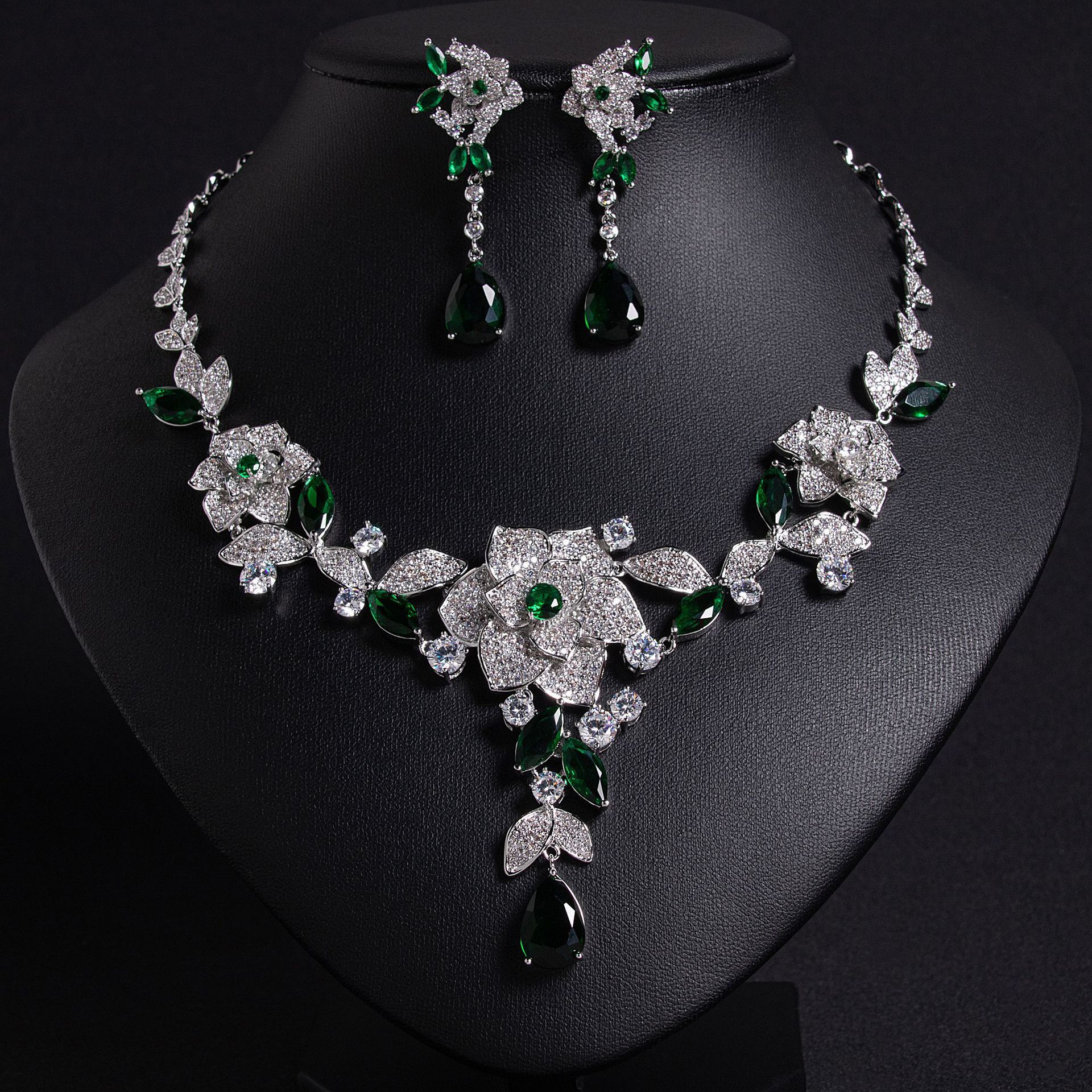 Retro Floral Zircon Jewelry Set Luxury Fashion Earrings Necklace Women's Light Luxury Style Copper And Zircon Material