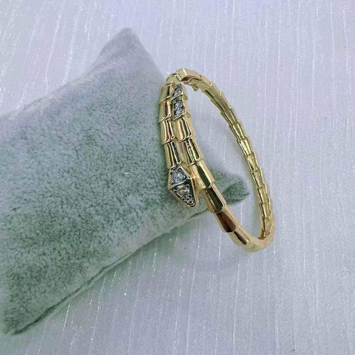 Wholesale Jewelry Casual Luxurious Classic Style Geometric Snake Copper Zircon 18K Gold Plated Inlay Bangle