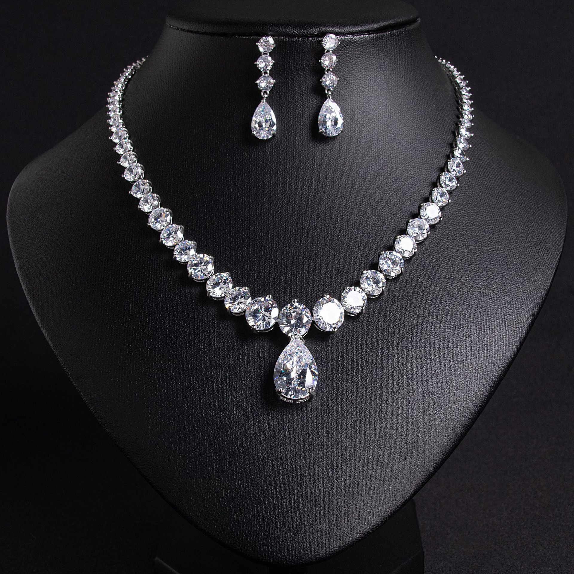 Elegant Waterdrop Zircon Pendant Bridal Dress Necklace And Earring Set Simple Fashionable  Style Jewelry