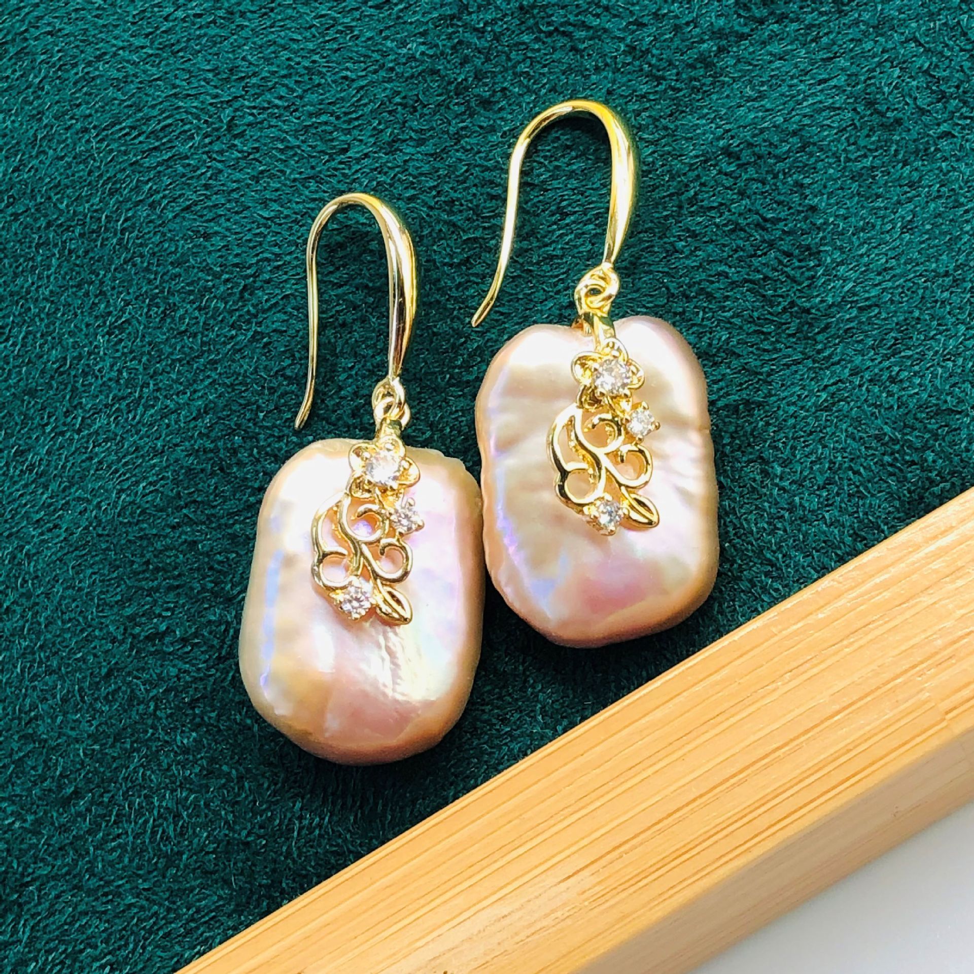Natural Purple Baroque Pearl Flower-Embedded Copper Plated 18K Gold Earrings Fashionable OL Style Geometric Pattern Women's Jewelry