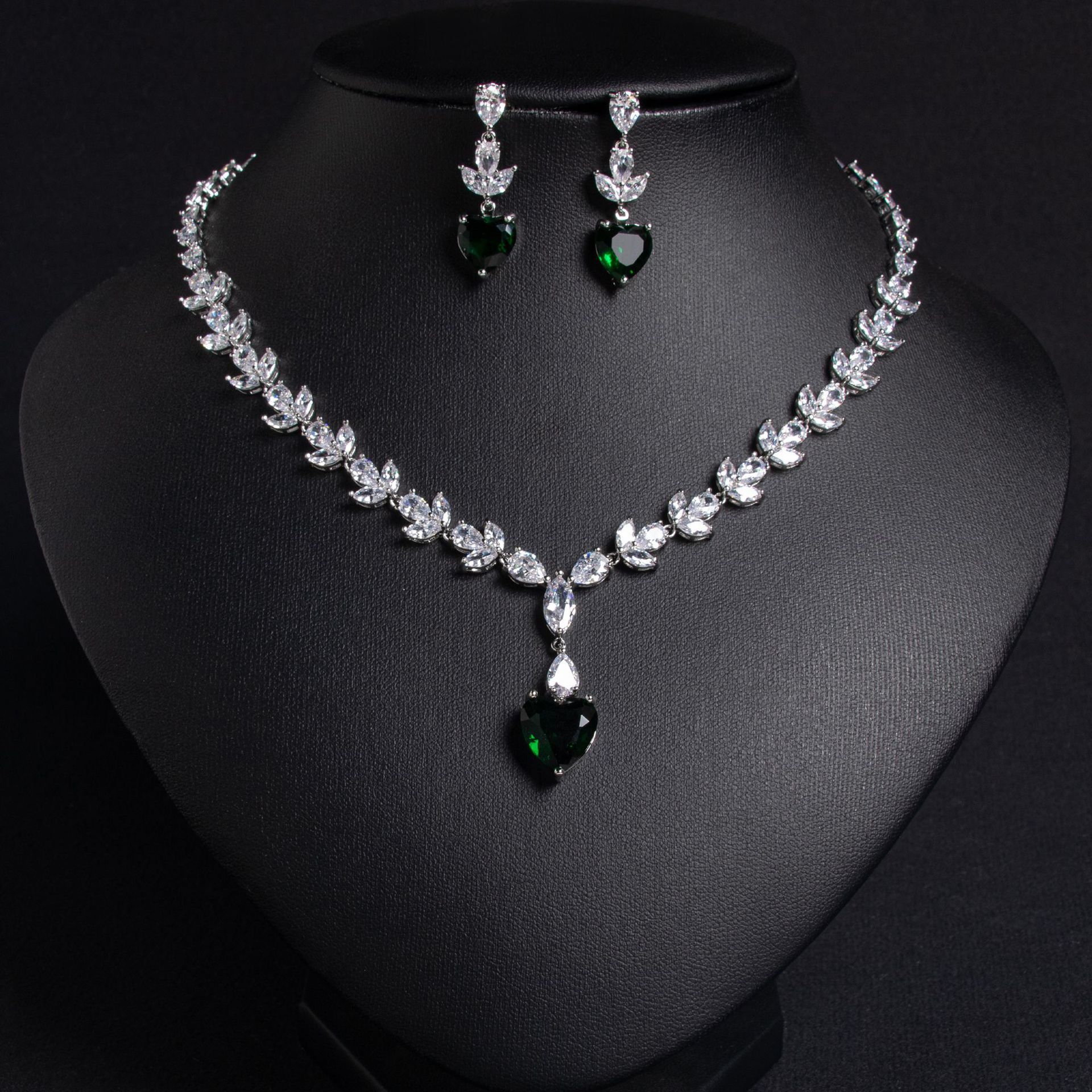New Style Heart Shaped Zircon Jewelry Set Copper Plated White Gold Ladies Fashion Earrings And Necklace Luxury Craftsmanship