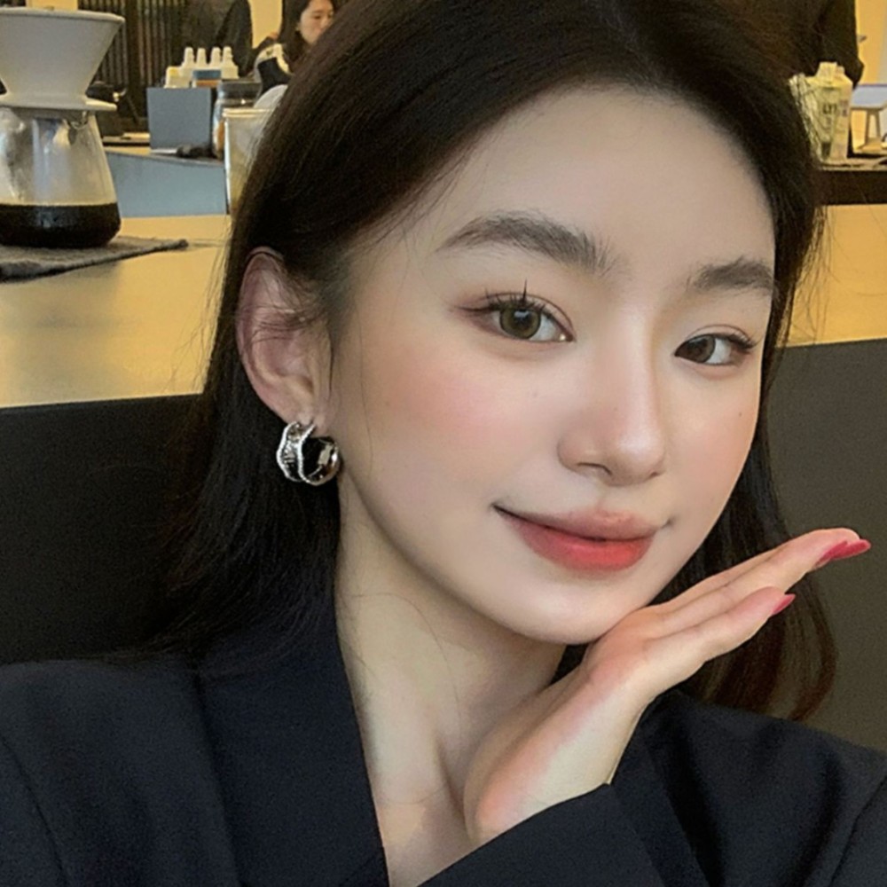 Minimalist Silver Metal Wave Pattern Earrings Women's High-End Luxury Sensation Studs Fashion Jewelry Ear Decorations