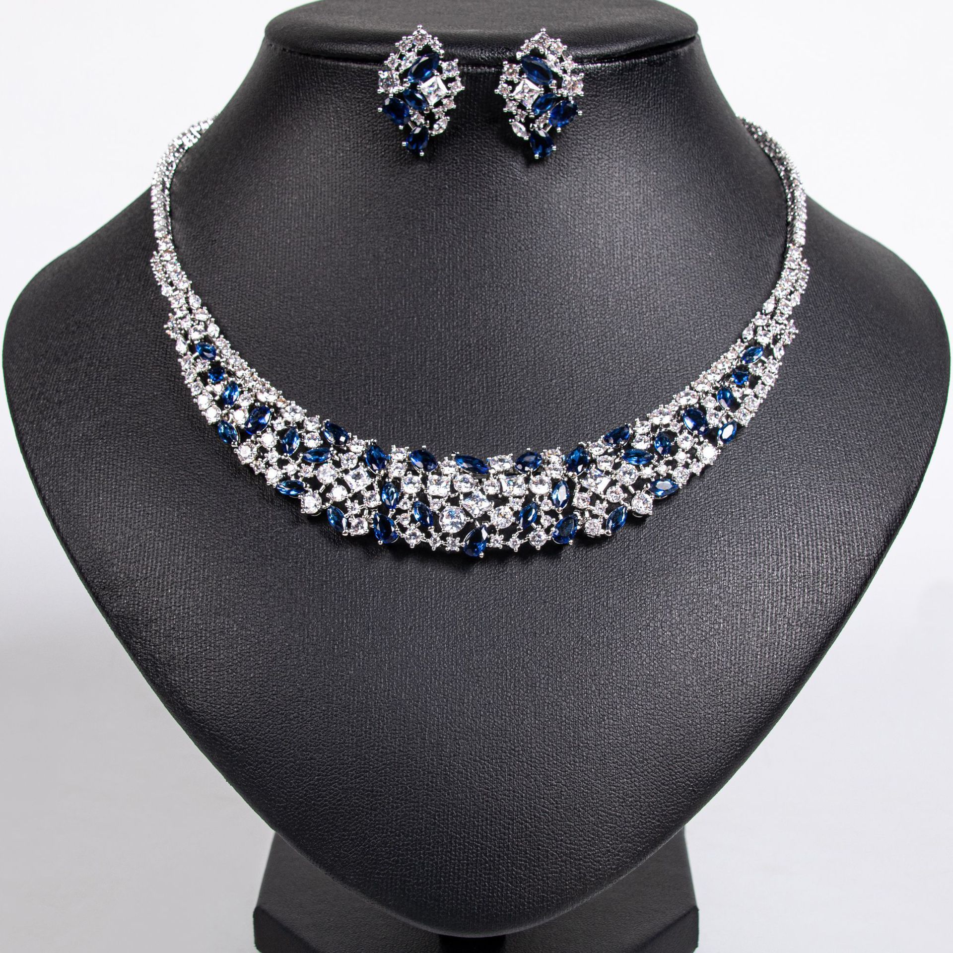 Luxurious Simple Glowing Zircon Wedding Jewelry Set Necklace Earrings  Style Original Design For Women