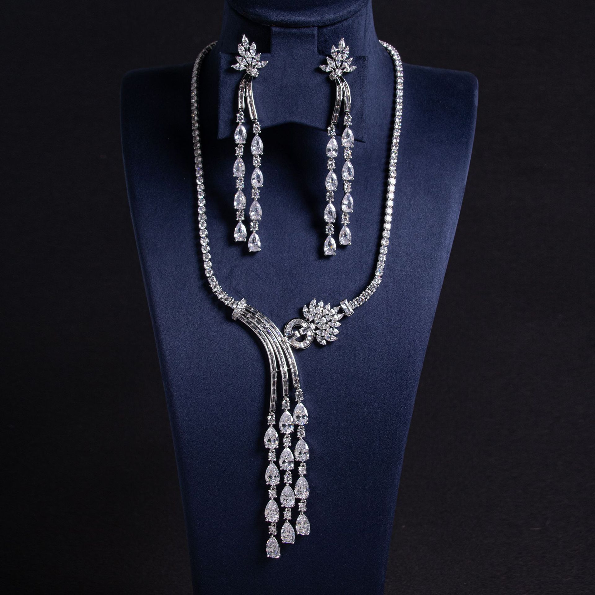 Elegant Waterdrop Zircon Necklace Set For Women Long Length Versatile Luxury Fashion Collarbone Chain Jewelry Combo