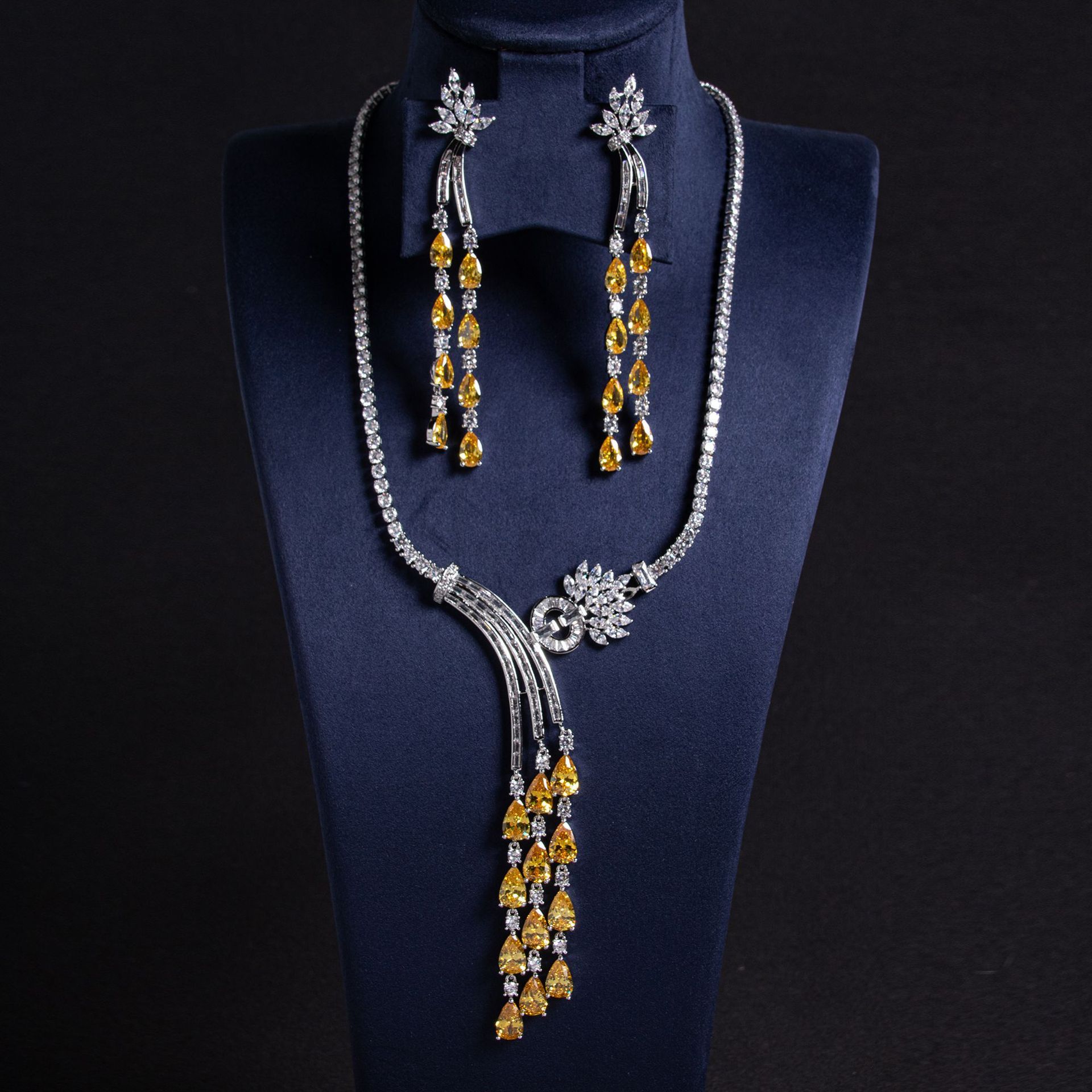 Elegant Waterdrop Zircon Necklace Set For Women Long Length Versatile Luxury Fashion Collarbone Chain Jewelry Combo