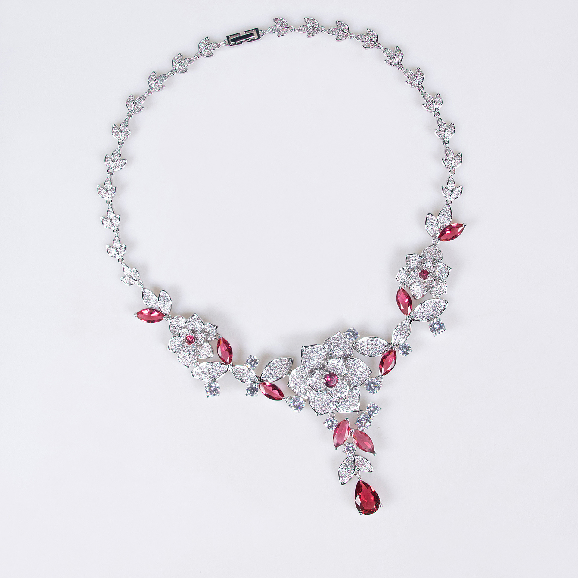 Retro Floral Zircon Jewelry Set Luxury Fashion Earrings Necklace Women's Light Luxury Style Copper And Zircon Material