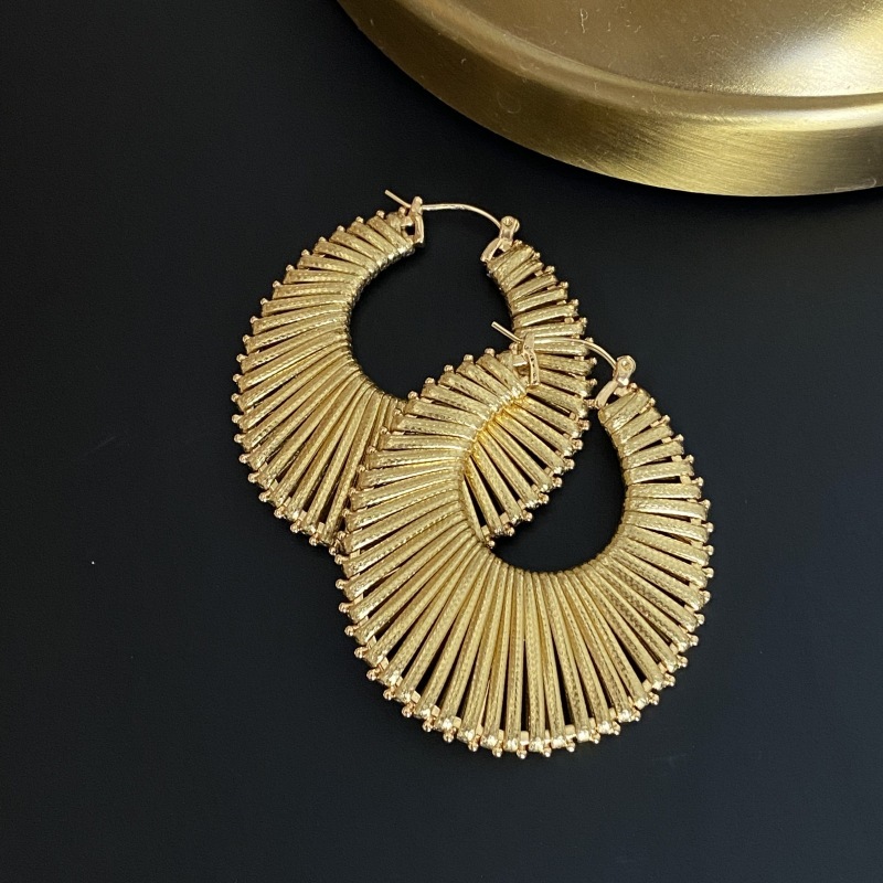 Handcrafted Spiral Earrings Women's Simple Fashionable Vintage Geometric Pattern Round Design Plated Copper Jewelry Accessories