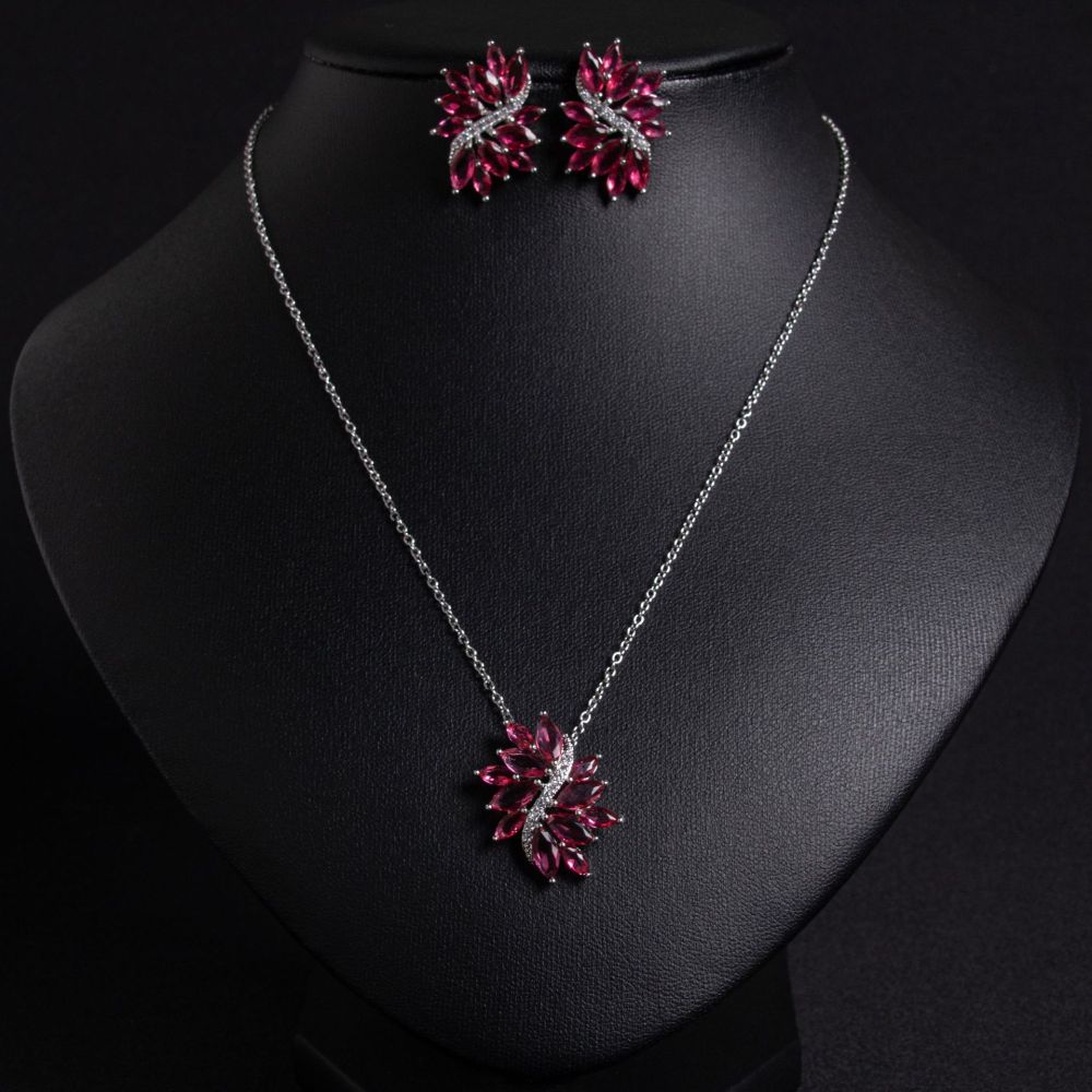 Zircon Flower Necklace Set For Brides Two-Piece Gold Jewelry Slimming Lockbone Chain Elegantly Crafted Plant Pattern Accessories