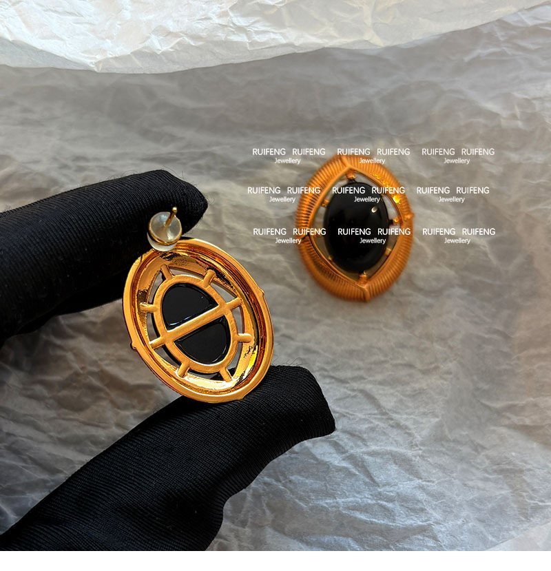 Retro Black Gold Color ShangFeng Style HongKong Retro Women's Earrings Luxury Sensation Ear Jewelry Geometric Pattern Copper