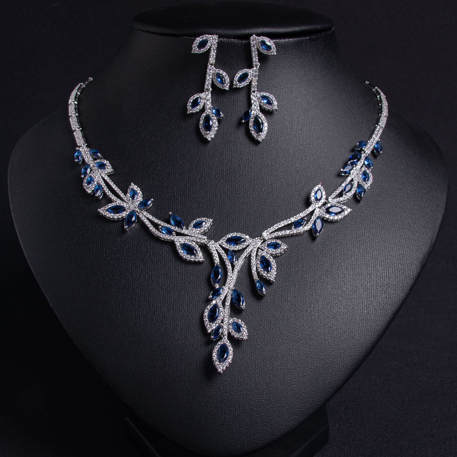 Leaf Motif High-End Jewelry Set New Style Fashionable OL Design Crystal And Copper Earrings And Necklace Women's Accessory