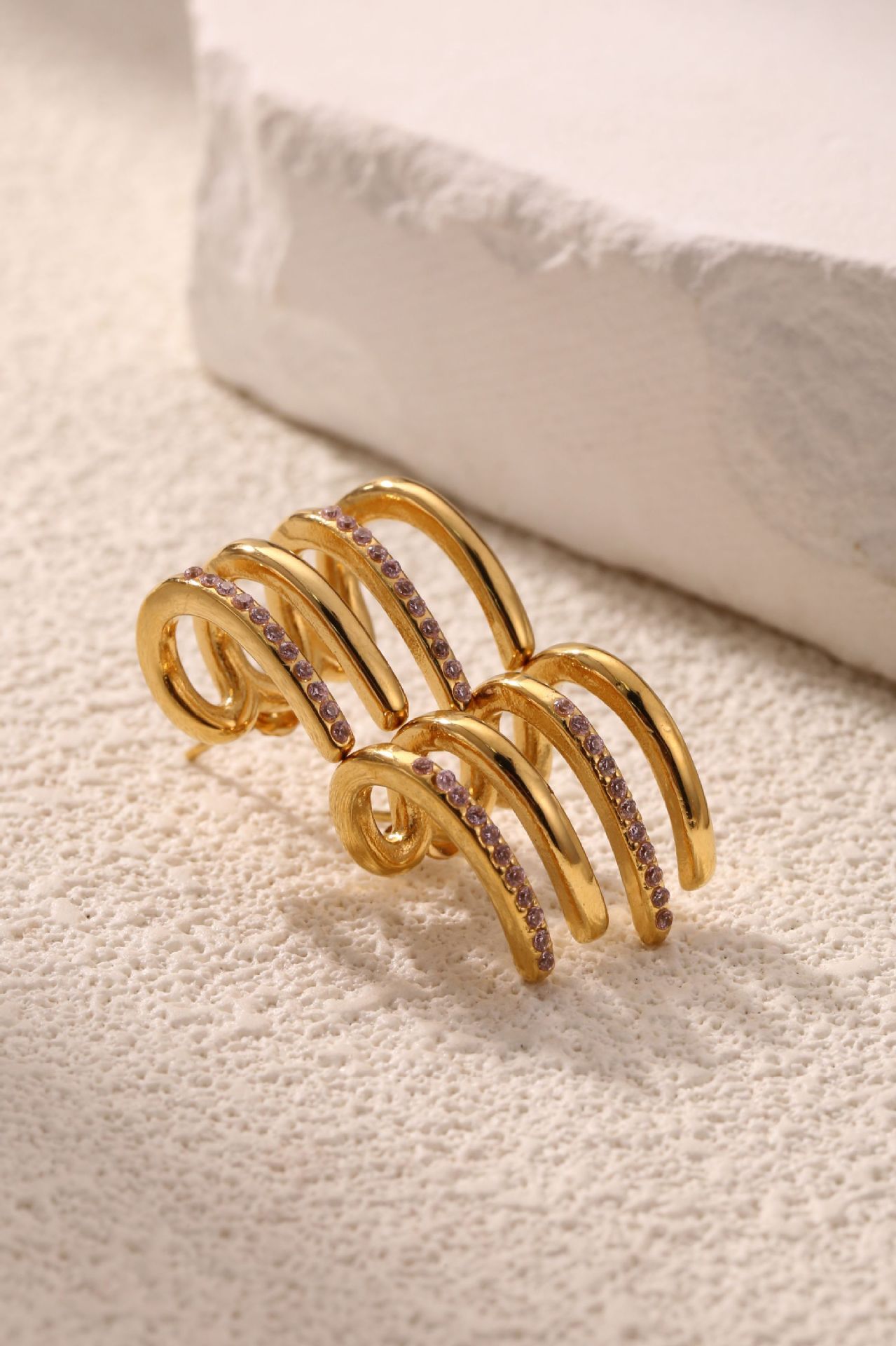 Retro Four-Claw Ear Row Stainless Steel Earrings For Women, Exquisite And Fashionable French Design, Irregular  Earrings