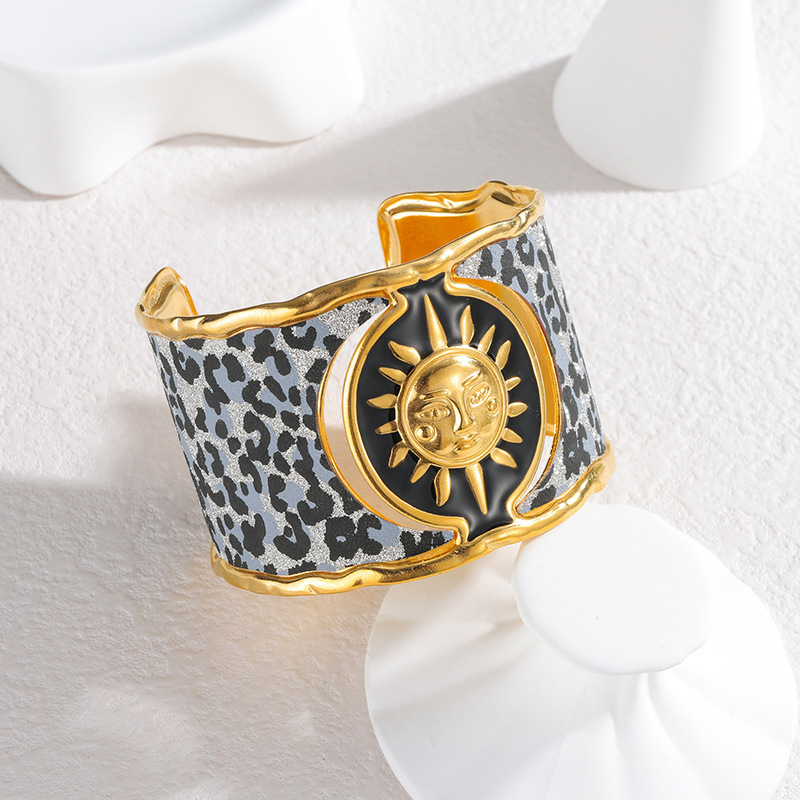 Fashion Stainless Steel Bracelet Design Niche Sunflower Simple Hand Jewelry Women's High-End  Jewelry Wholesale