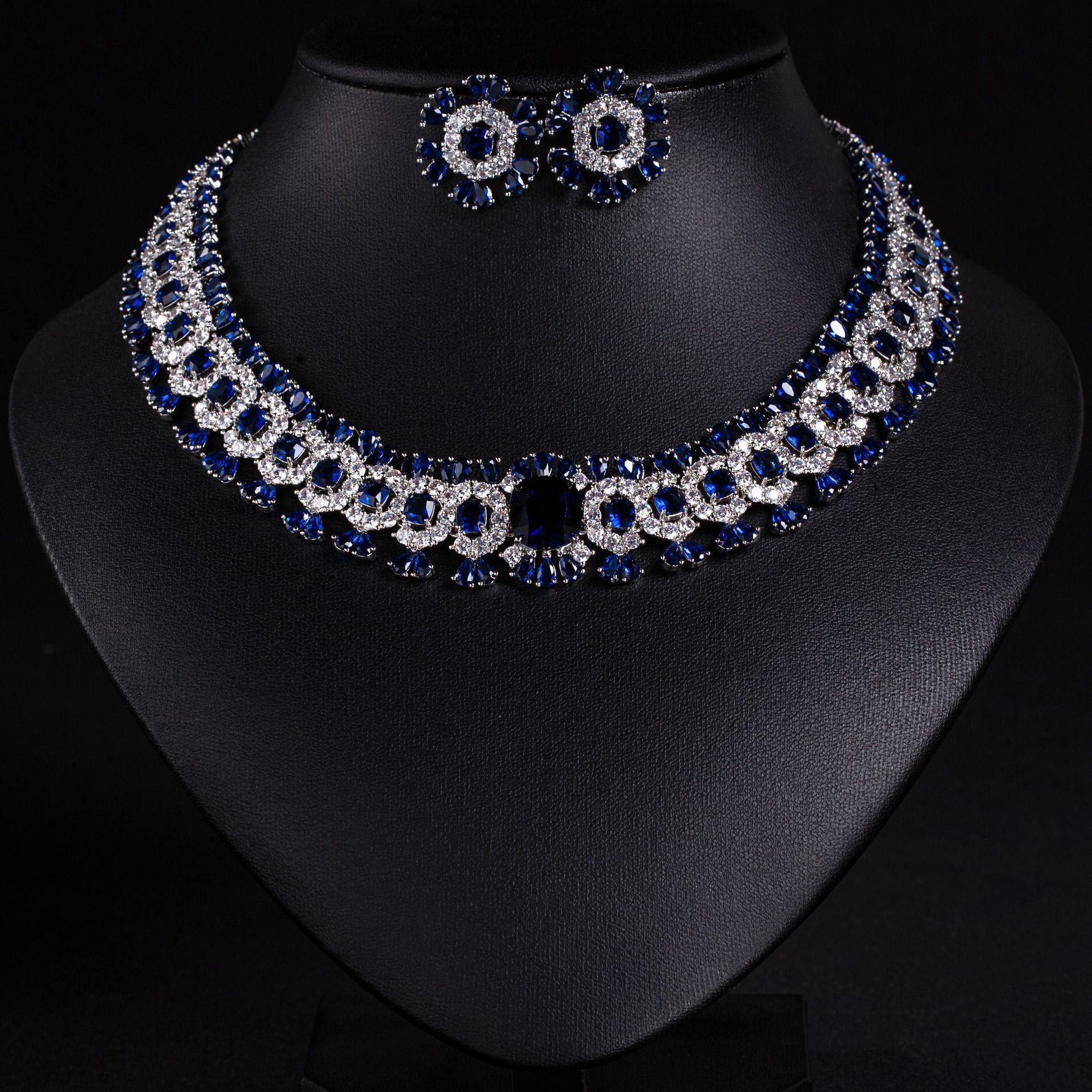 Luxurious Copper Inlaid Colorful Petal Necklace For Women Super Shiny Floral Pendant Clavicle Chain Bohemian Style Jewelry