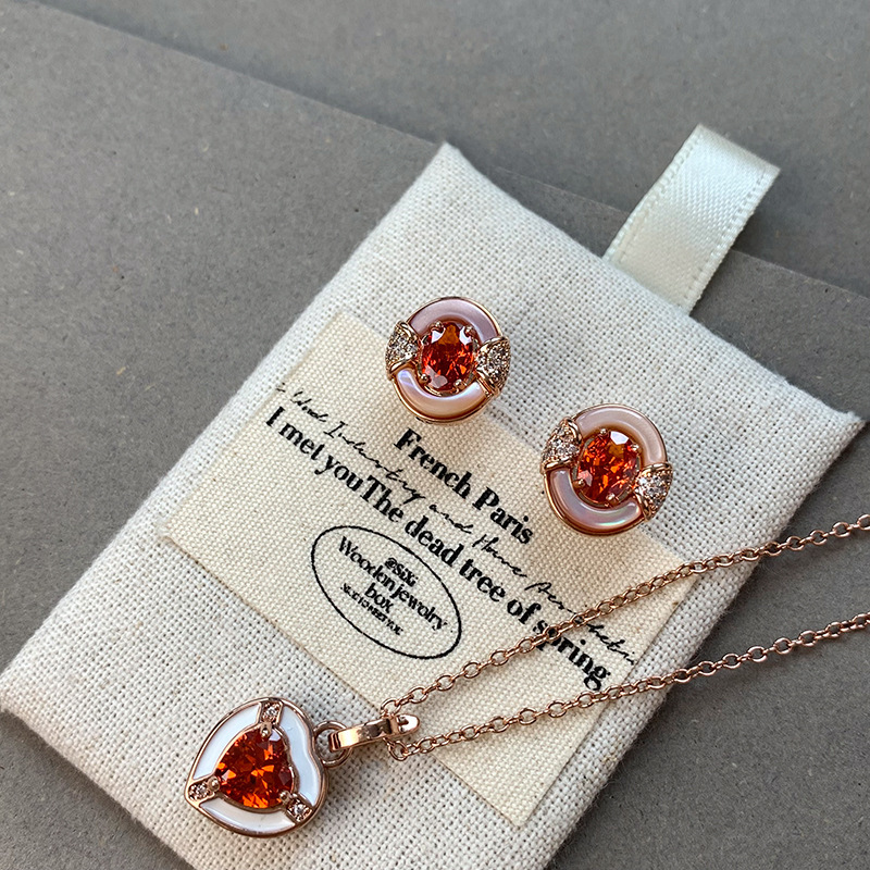 Pink Zircon Heart Pendant Necklace Women Summer Accessory Luxury Dainty Heart Clavicle Chain Fashion Jewelry Copper Plated
