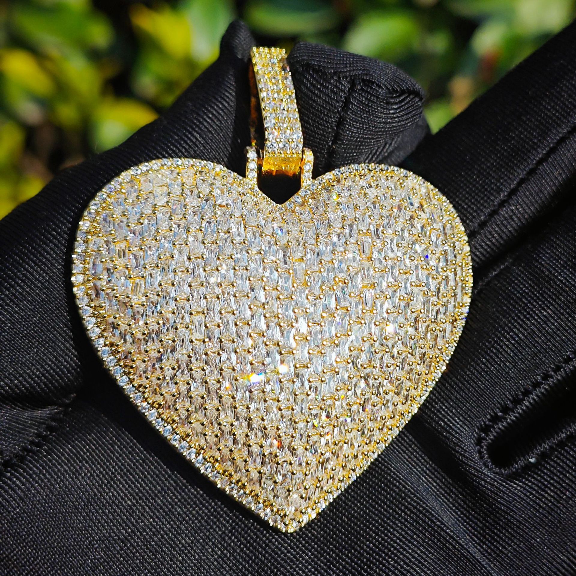 New Hip Hop Large Heart Shaped Pendant Necklace  Street Style Zircon Accessory Fashion Copper Craft