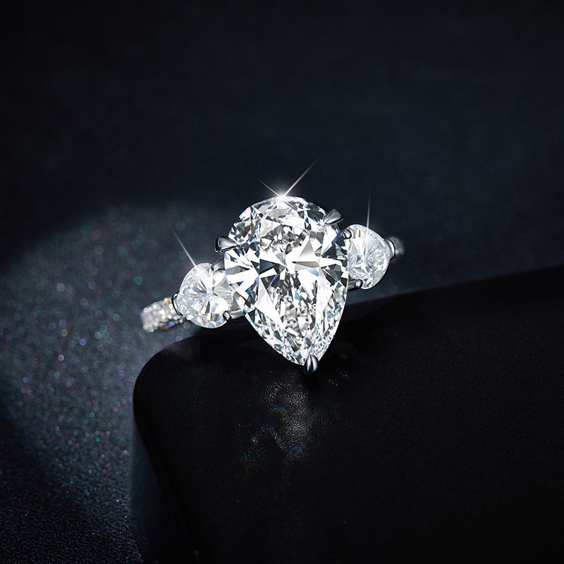 Moissanite Rings Geometric