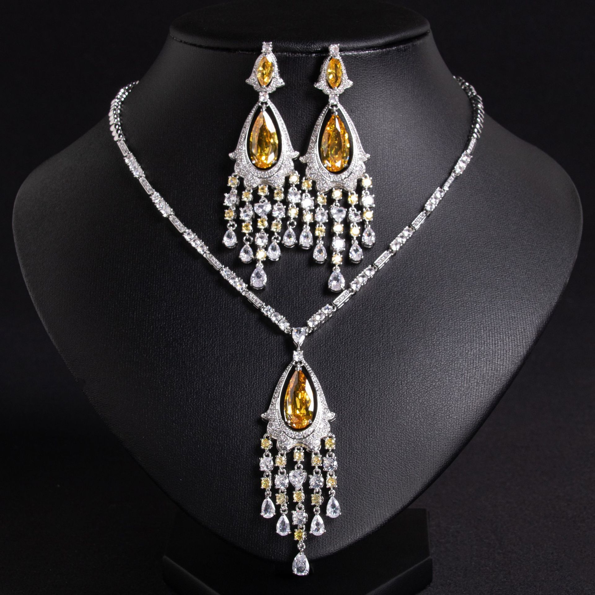New Water Drop Tassel Necklace Earrings Set Inlaid Zircon High-End Luxury Dress Accessories Jewelry For Women