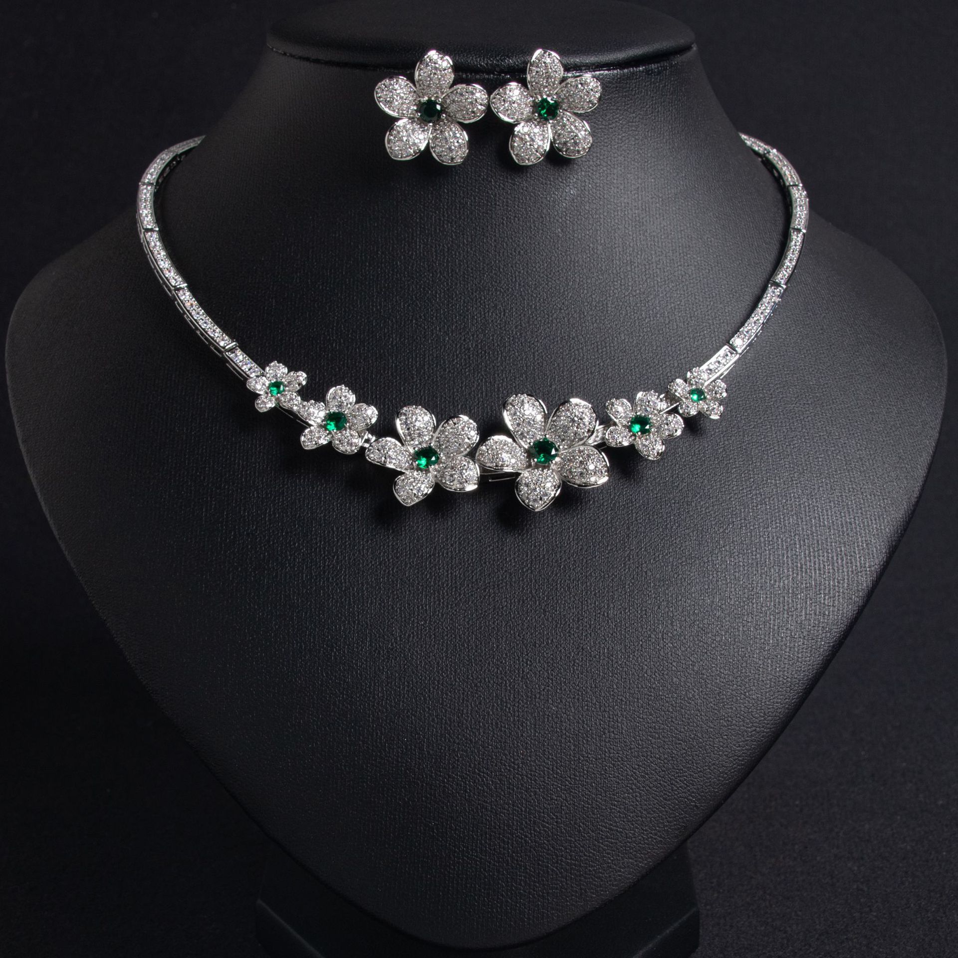 Fashionable Luxury Zircon Flower Wedding Dress Accessories Bridal Necklace Set Earrings And Necklace Jewelry For Brides