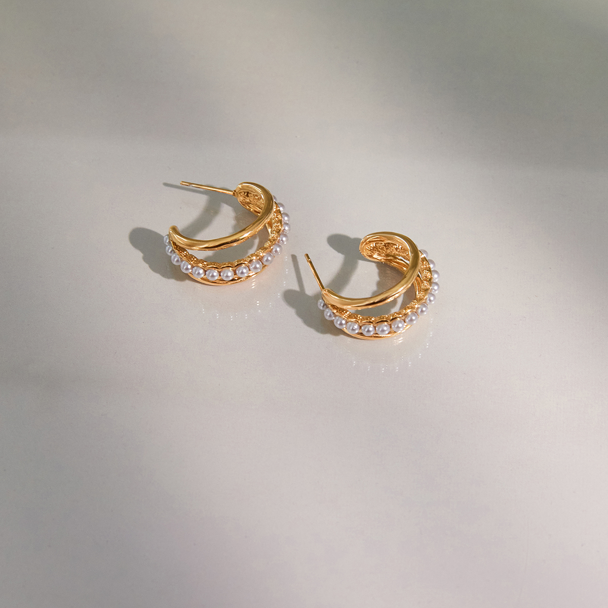 Women's Classic Style 18K Gold 304 Stainless Steel + Pearl Hollow C Hoop Earrings Geometric Vacuum Electroplating (Fired In Furnace) Pair