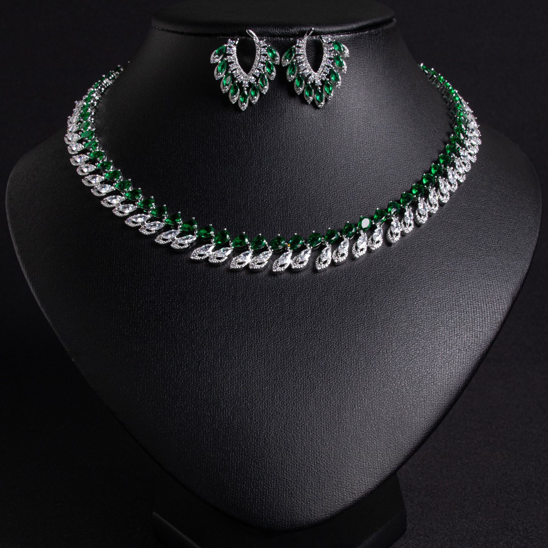 Simple Fashionable Women's Necklace Set Copper Embedded Zirconia Bride Jewelry Leaf Pattern Earrings And Necklace