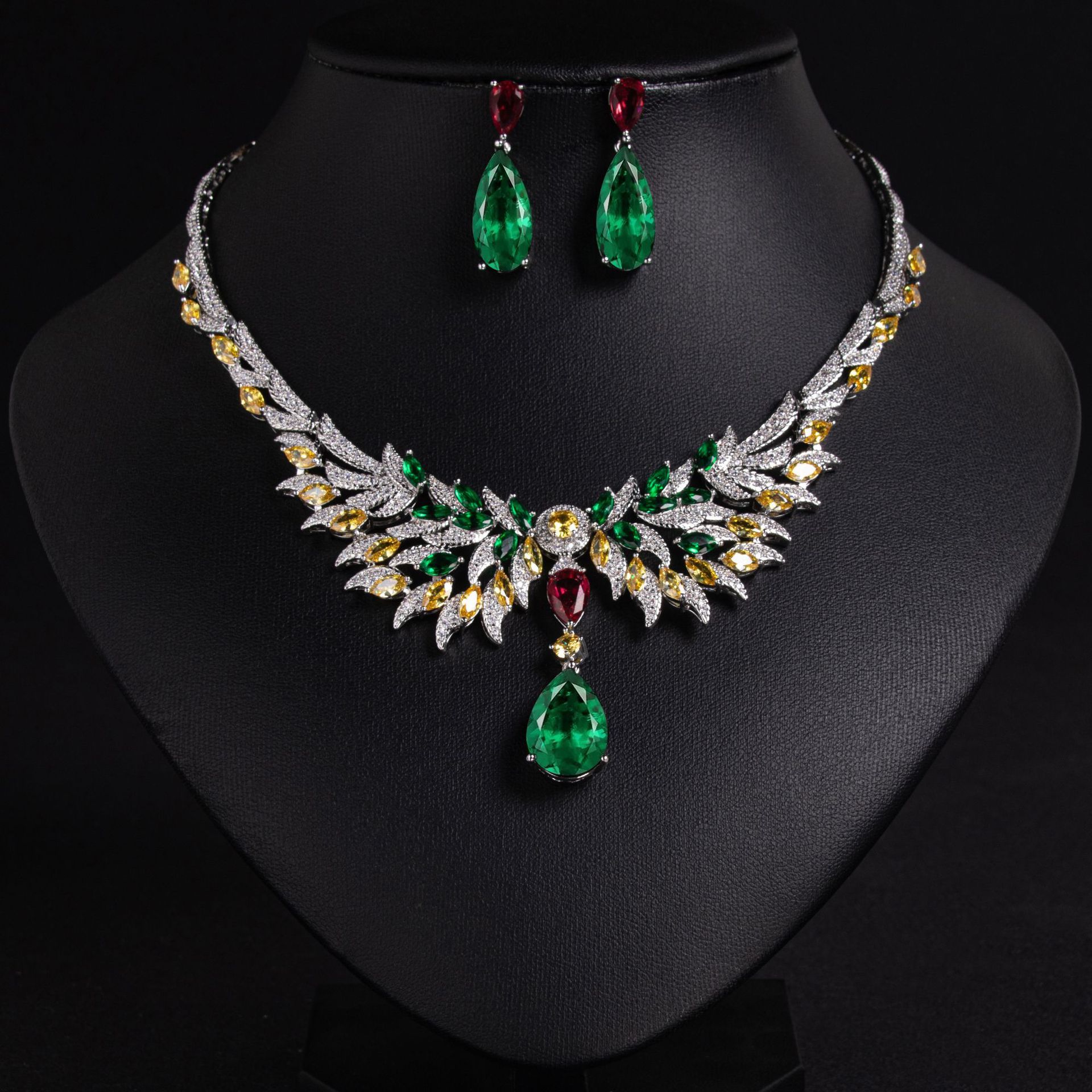 Simple Yet Glitzy Zircon Embedded Bridal Necklace And Earring Set Wedding Dress Accessories For Dinner Parties And Banquets