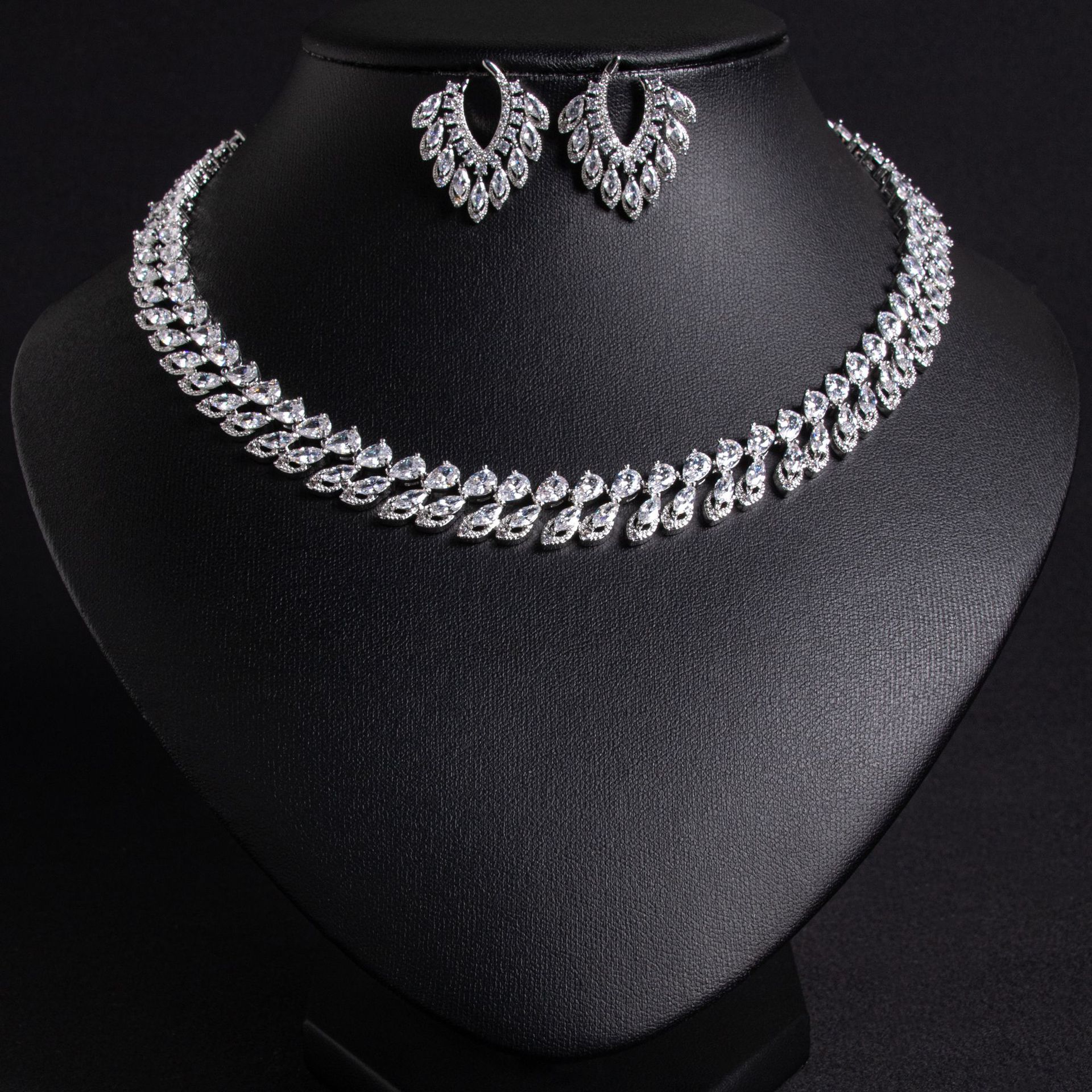 Simple Fashionable Women's Necklace Set Copper Embedded Zirconia Bride Jewelry Leaf Pattern Earrings And Necklace