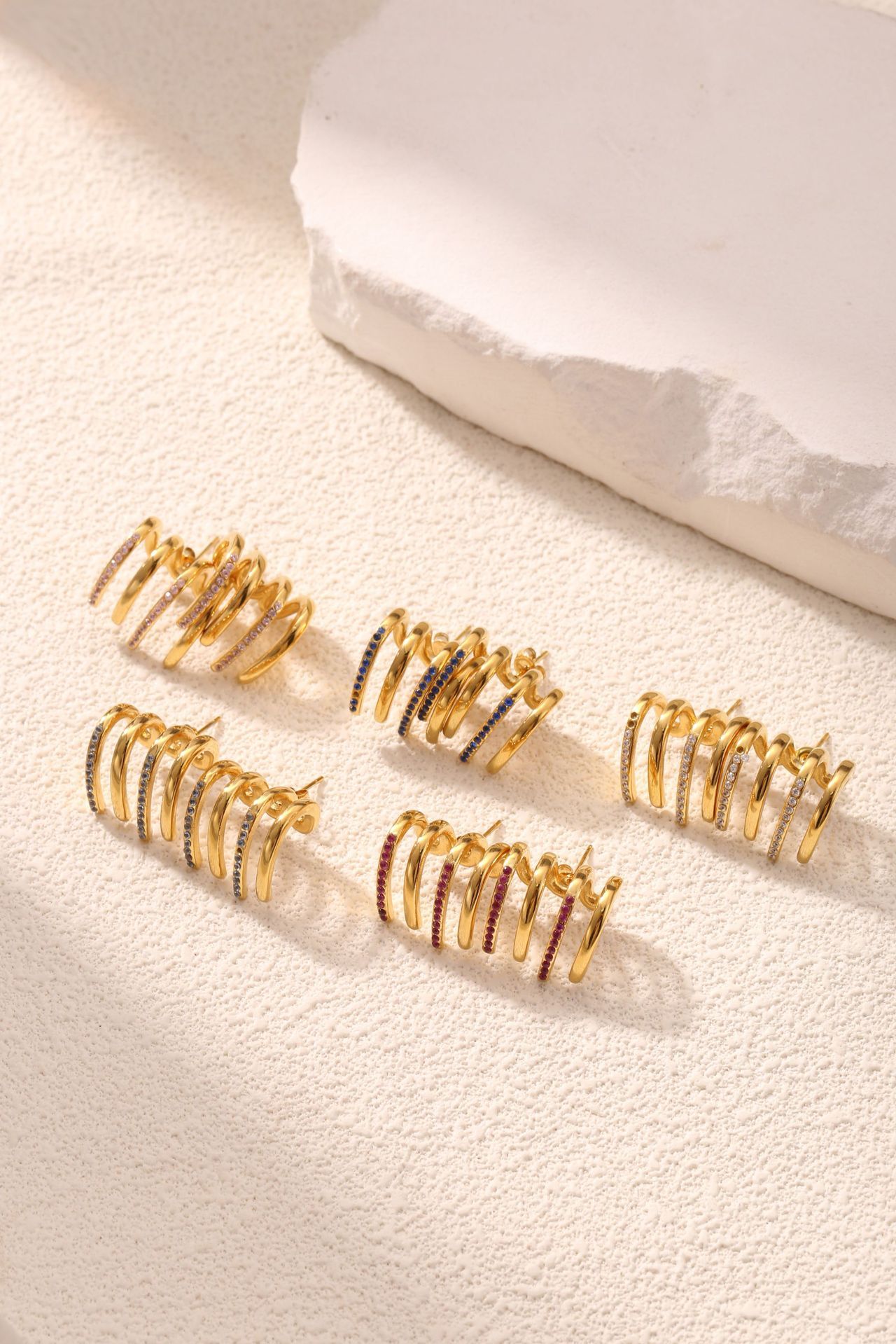 Retro Four-Claw Ear Row Stainless Steel Earrings For Women, Exquisite And Fashionable French Design, Irregular  Earrings