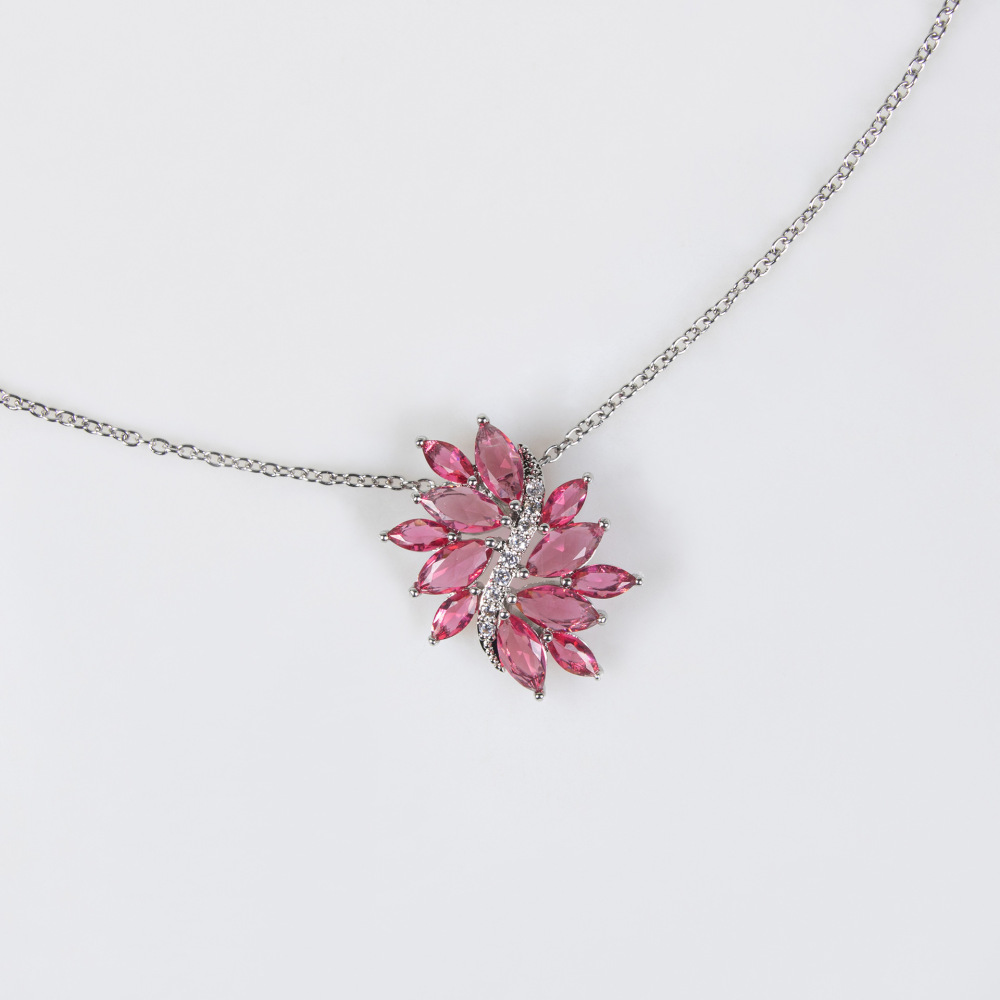 Zircon Flower Necklace Set For Brides Two-Piece Gold Jewelry Slimming Lockbone Chain Elegantly Crafted Plant Pattern Accessories