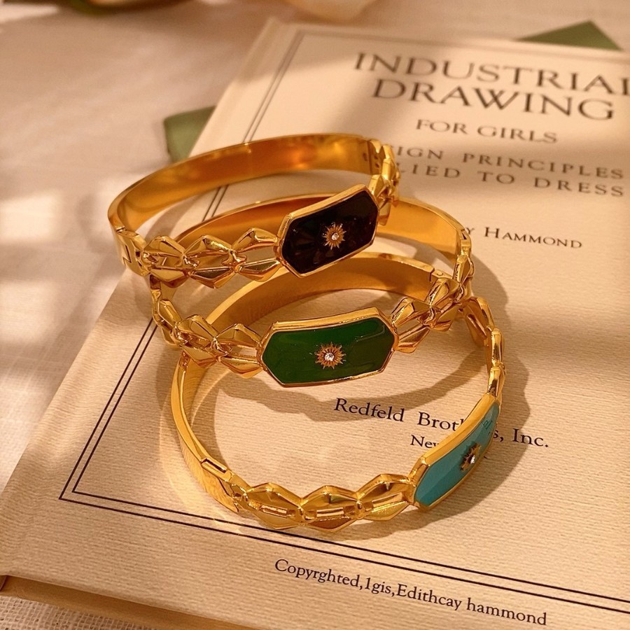 New Stylish  Green Diamond Embedded Square Bracelet Fashionable Stainless Steel Jewelry Accessory