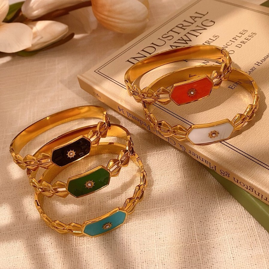 New Stylish  Green Diamond Embedded Square Bracelet Fashionable Stainless Steel Jewelry Accessory