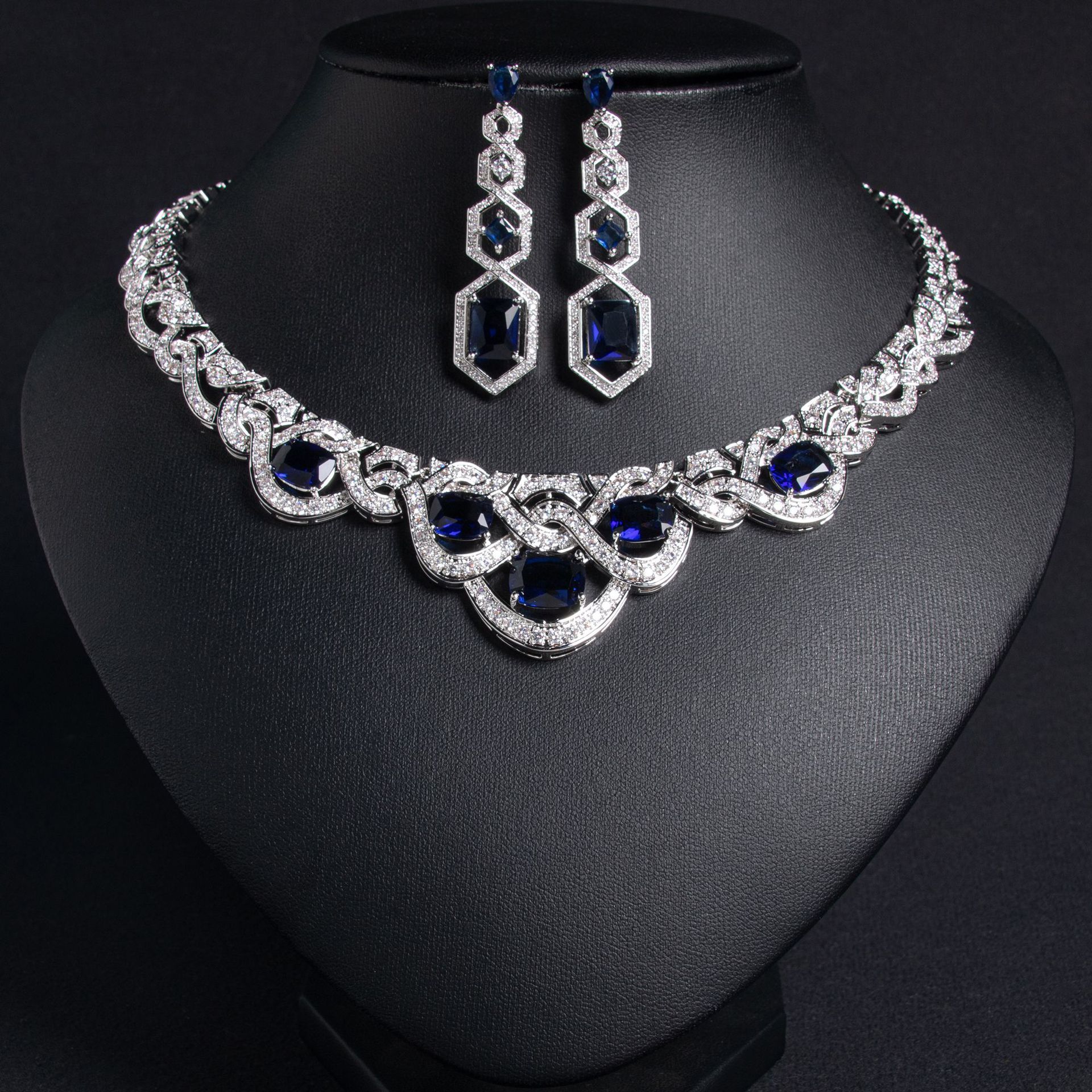 Elegant  Luxury Zirconia Necklace And Earring Set Dress Accessories Fashionable Geometric Design Jewelry