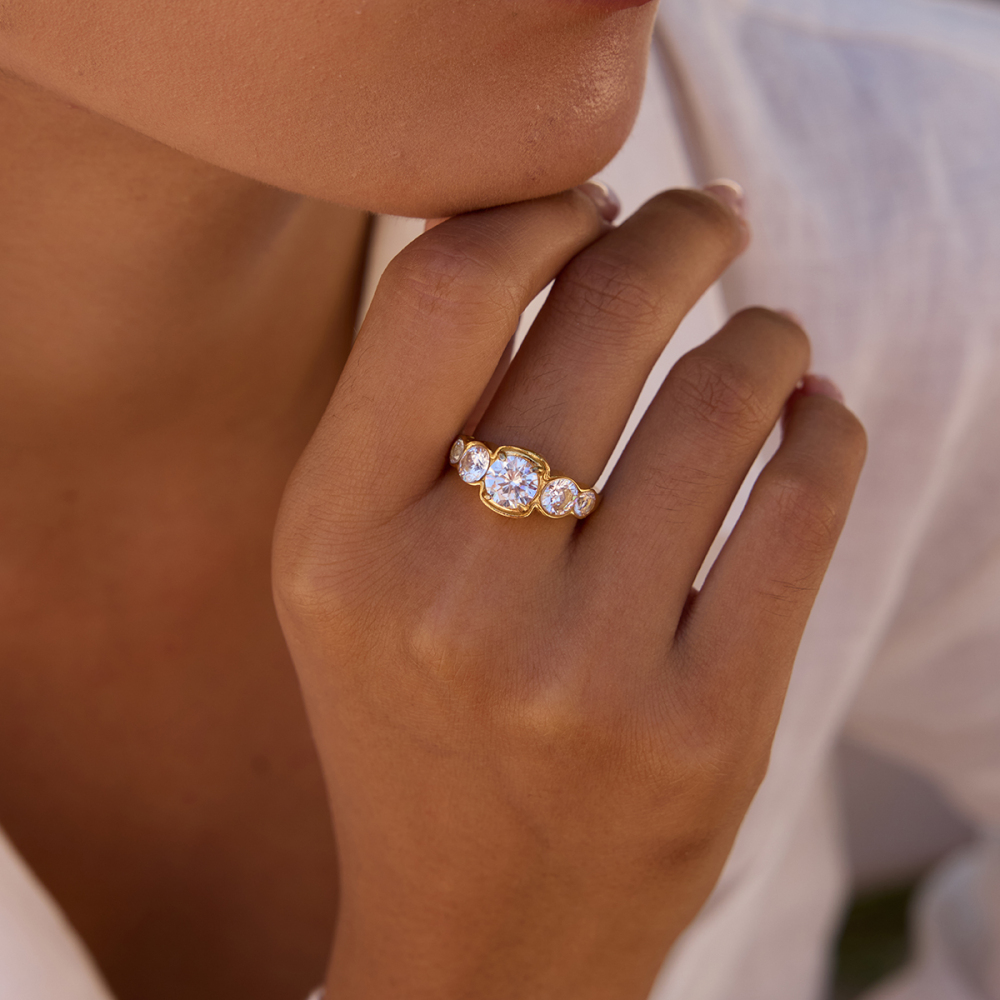 Women's Classic Style 18K Gold Stainless Steel + Zircon Round White Zircon Inlaid Ring Size 7