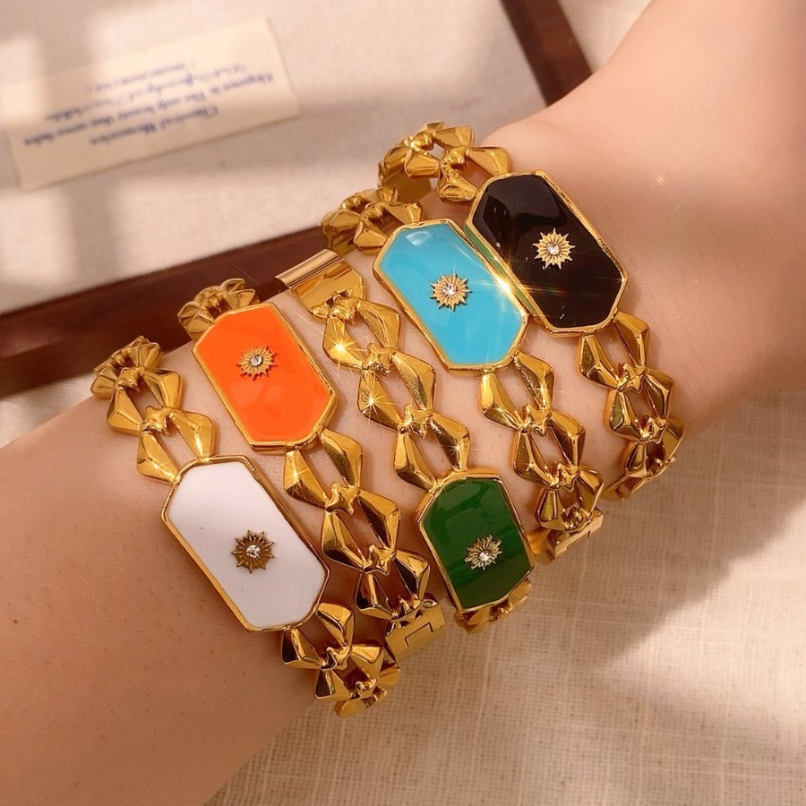 New Stylish  Green Diamond Embedded Square Bracelet Fashionable Stainless Steel Jewelry Accessory