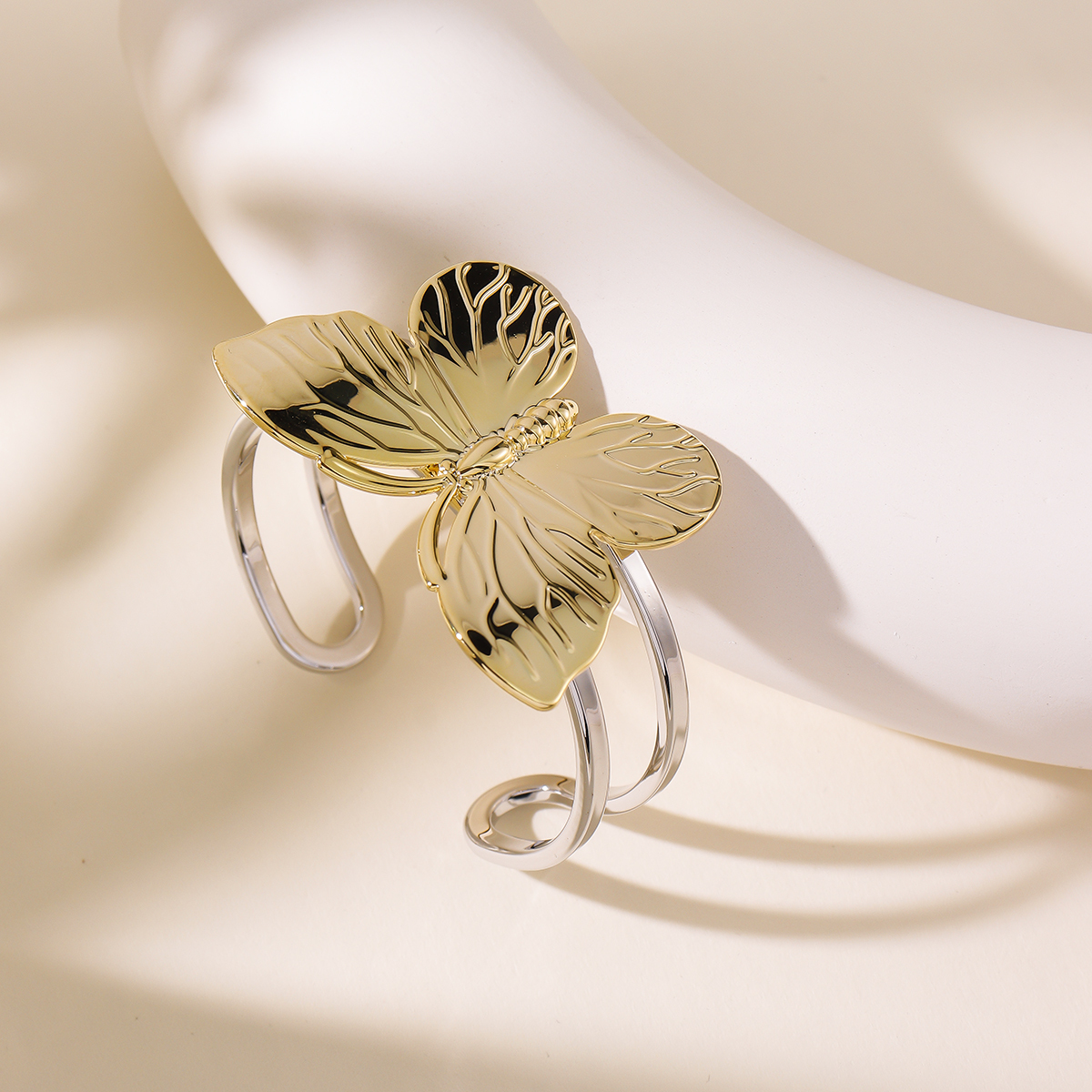 Wholesale Jewelry Classical Luxurious Romantic Flower Copper 14K Gold Plated Bangle