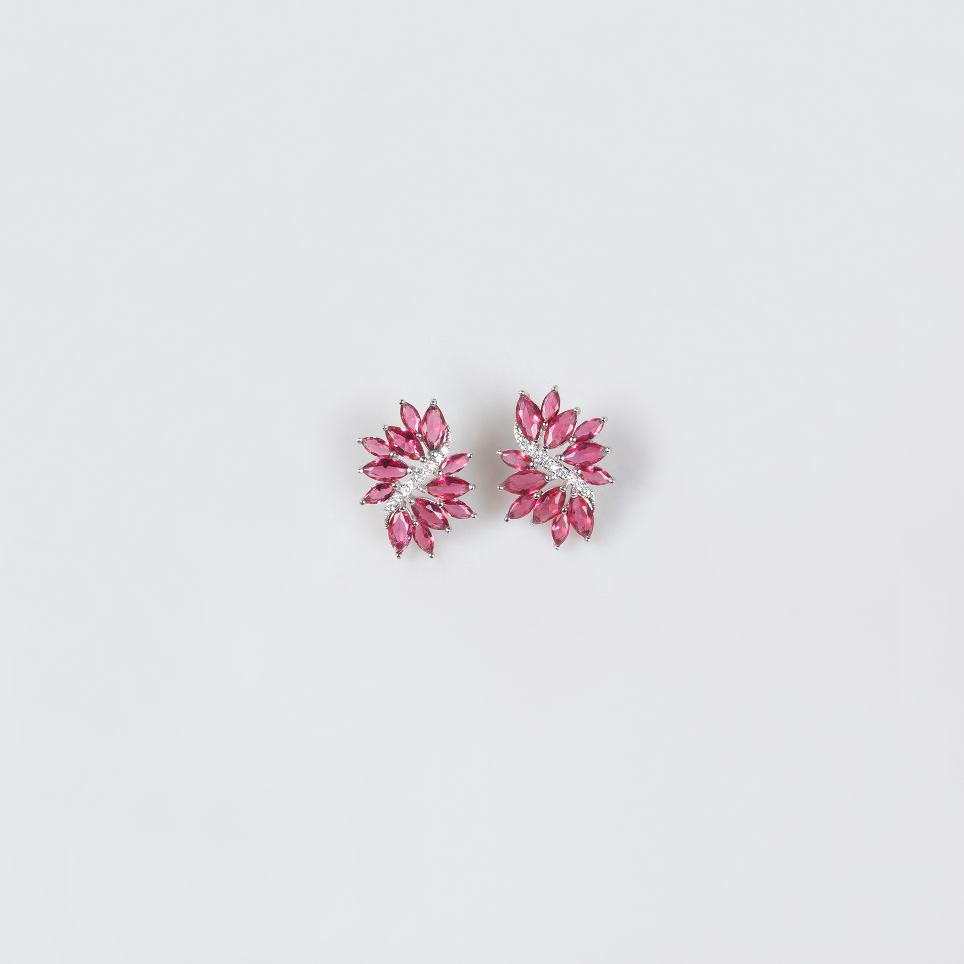 Zircon Flower Necklace Set For Brides Two-Piece Gold Jewelry Slimming Lockbone Chain Elegantly Crafted Plant Pattern Accessories