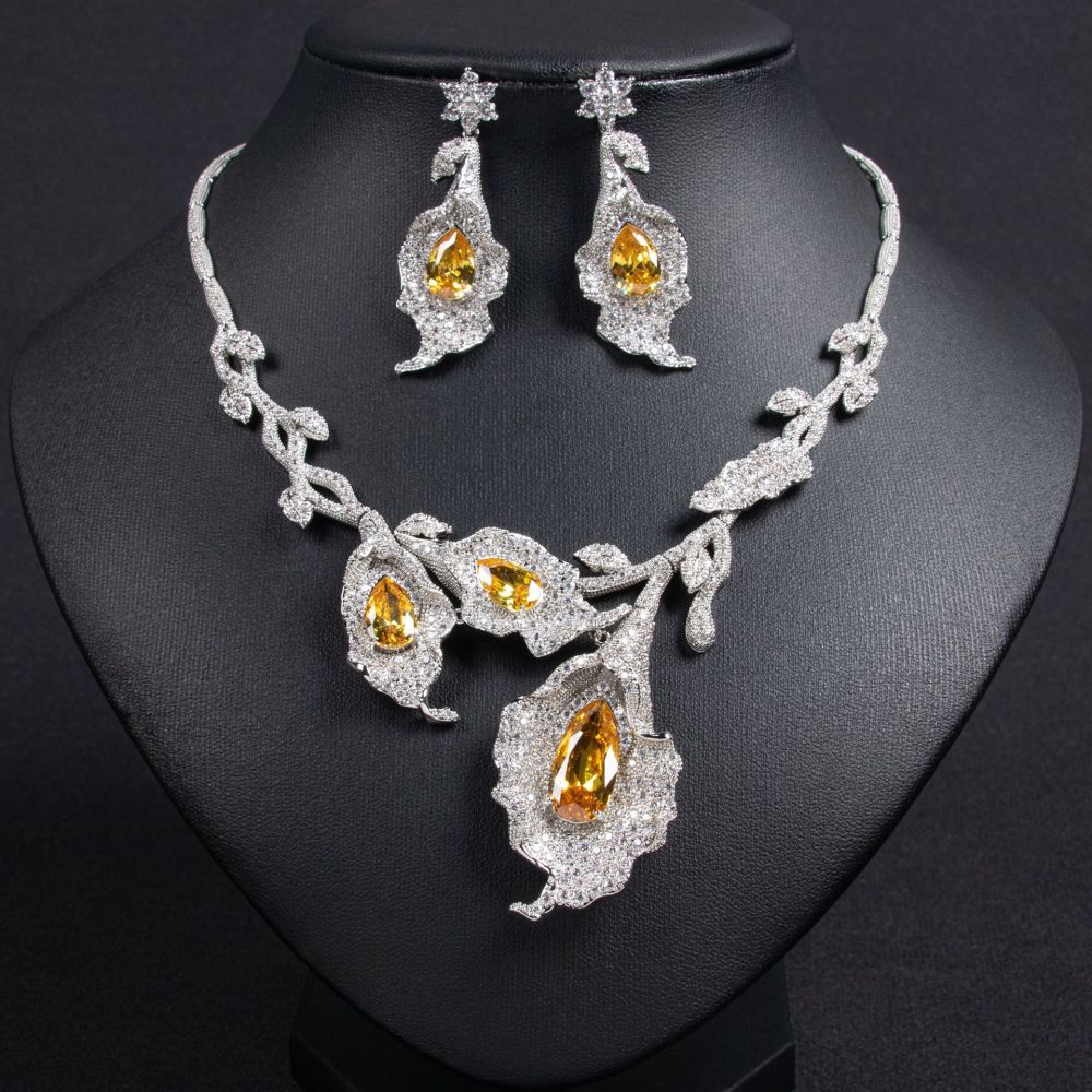 Luxurious Floral Zircon Necklace Earrings Set For Bride Fashionable Jewelry Accessories Light Luxury Style Copper Material