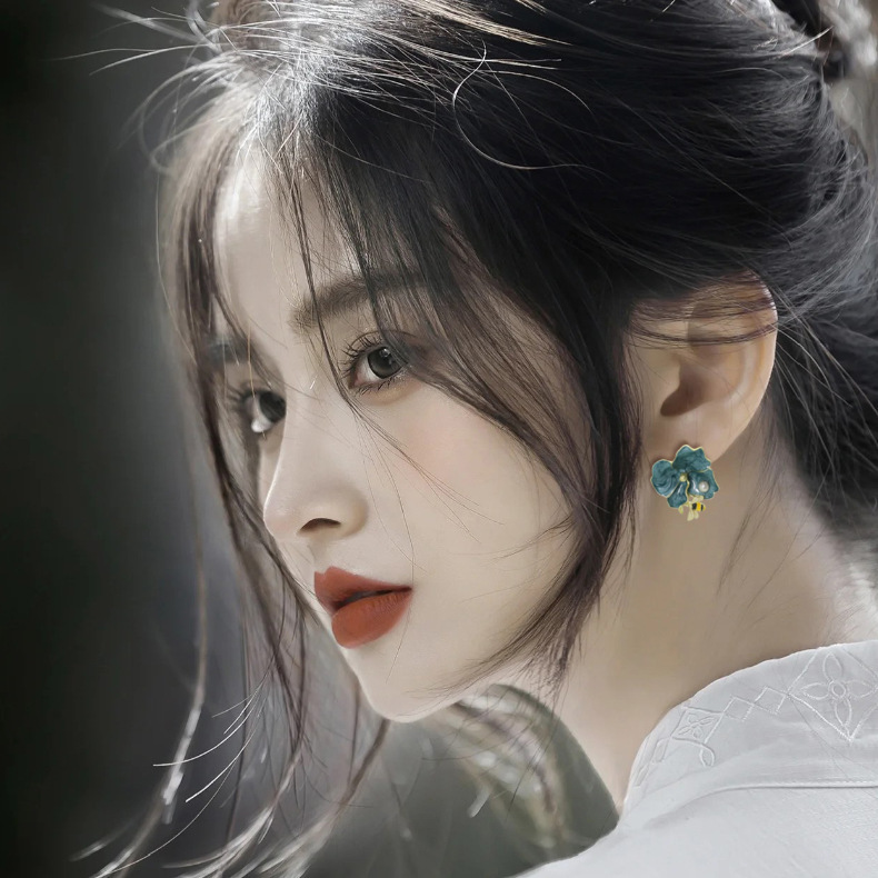 1 Pair Simple Style Classic Style Flower Inlay Freshwater Pearl Copper 18k Gold Plated Ear Studs