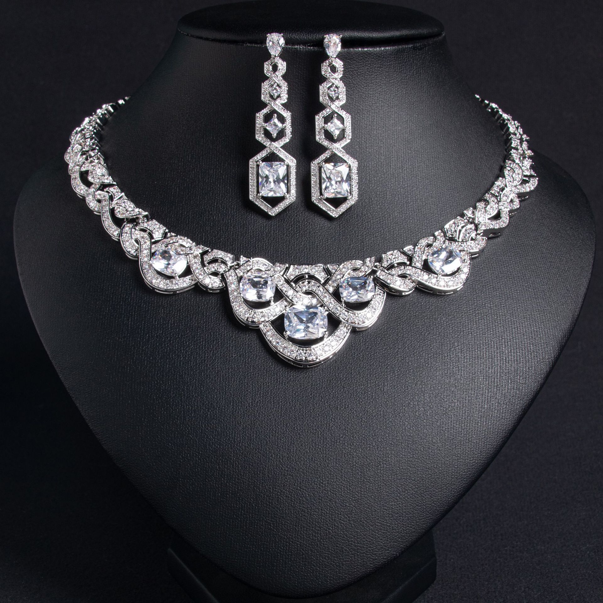 Elegant  Luxury Zirconia Necklace And Earring Set Dress Accessories Fashionable Geometric Design Jewelry