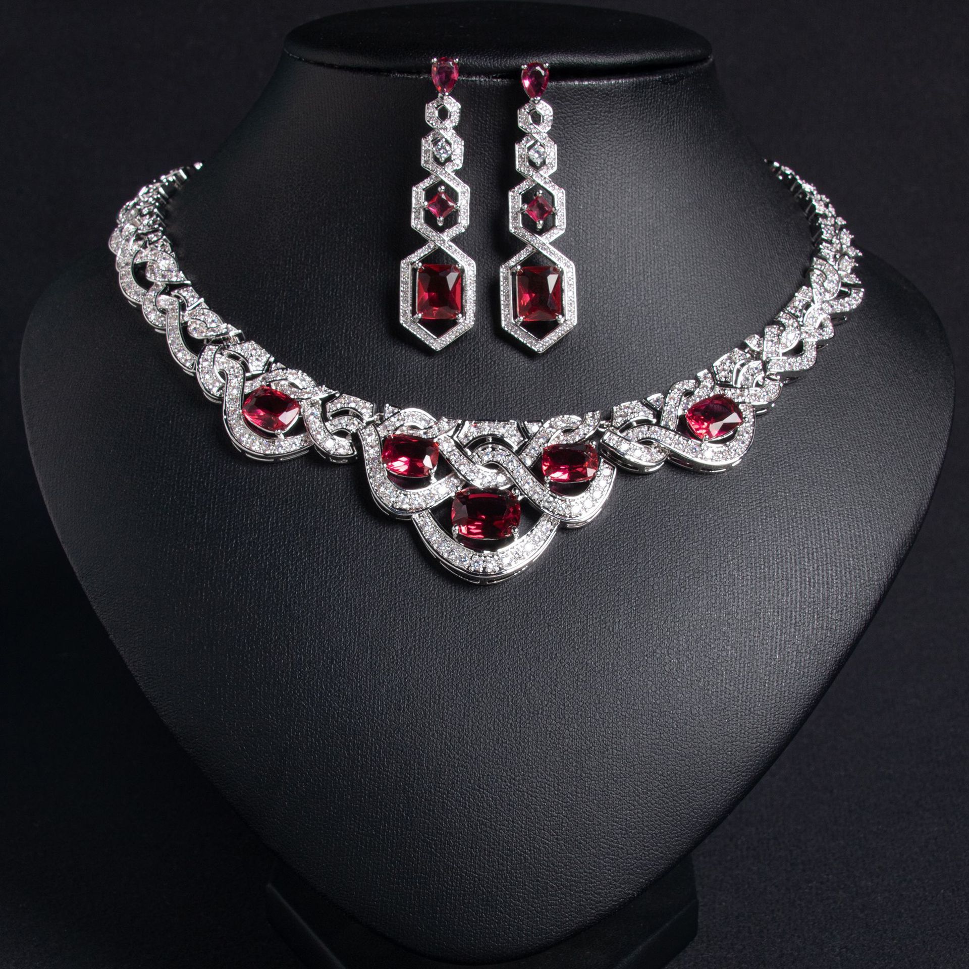 Elegant  Luxury Zirconia Necklace And Earring Set Dress Accessories Fashionable Geometric Design Jewelry