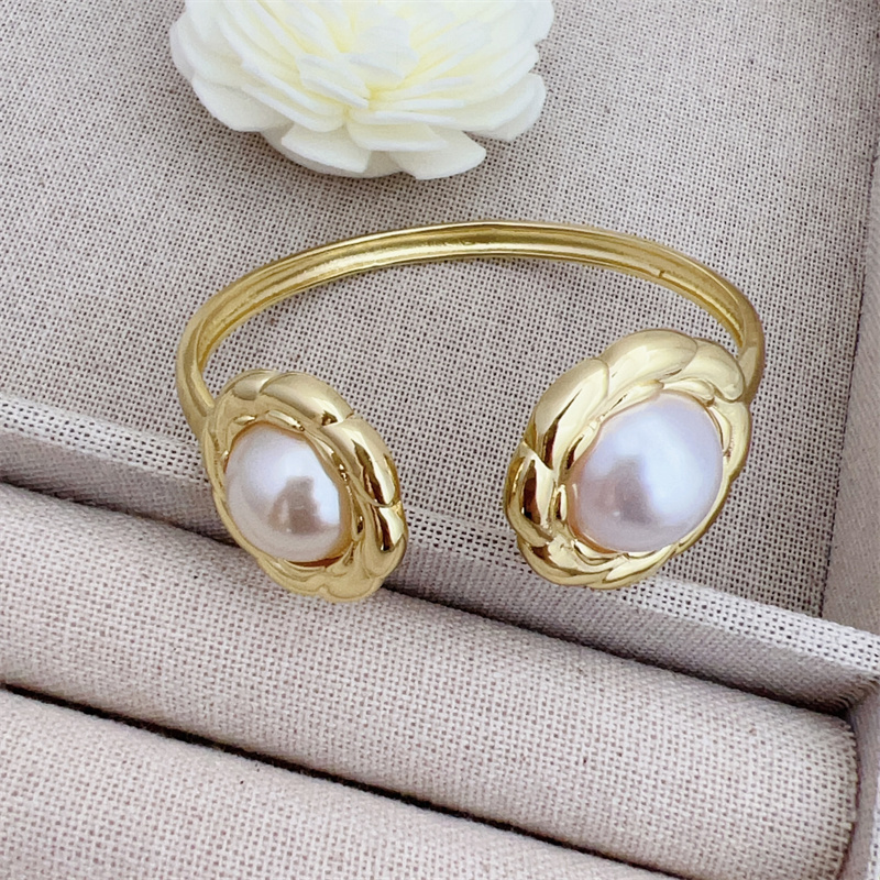 18K Gold Plated Copper Bangle New Style Artificial Pearl Fashionable Everyday Wear Valentine's Day Gift Classic Floral Butterfly Design