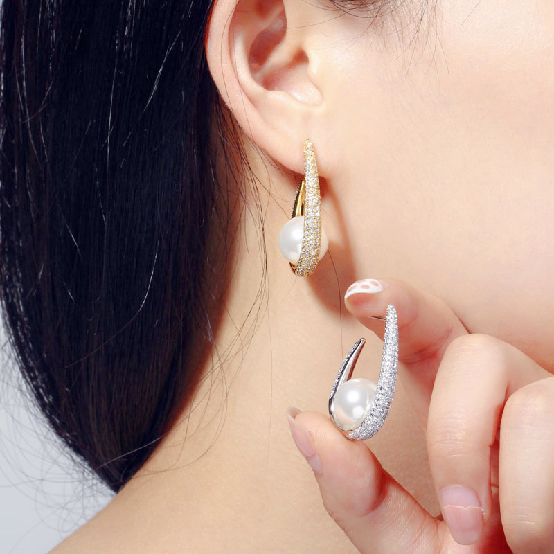 1 Pair Elegant Classic Style Geometric Plating Inlay Brass Imitation Pearl Zircon Gold Plated Drop Earrings