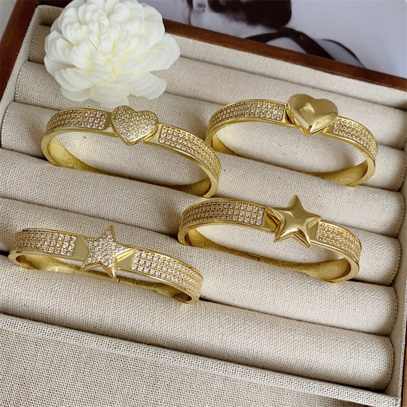 Wholesale Jewelry Vintage Style Classic Style Heart Shape Copper 18K Gold Plated Bangle