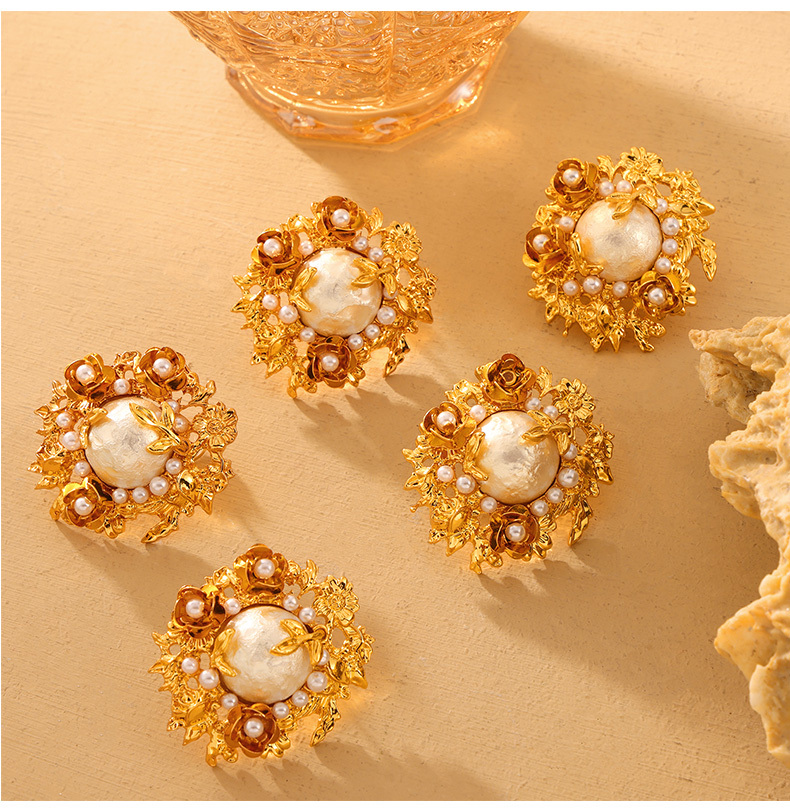 1 Pair Elegant Classical Retro Round Flower Inlay Copper Artificial Pearls Freshwater Pearl 18K Gold Plated Ear Studs