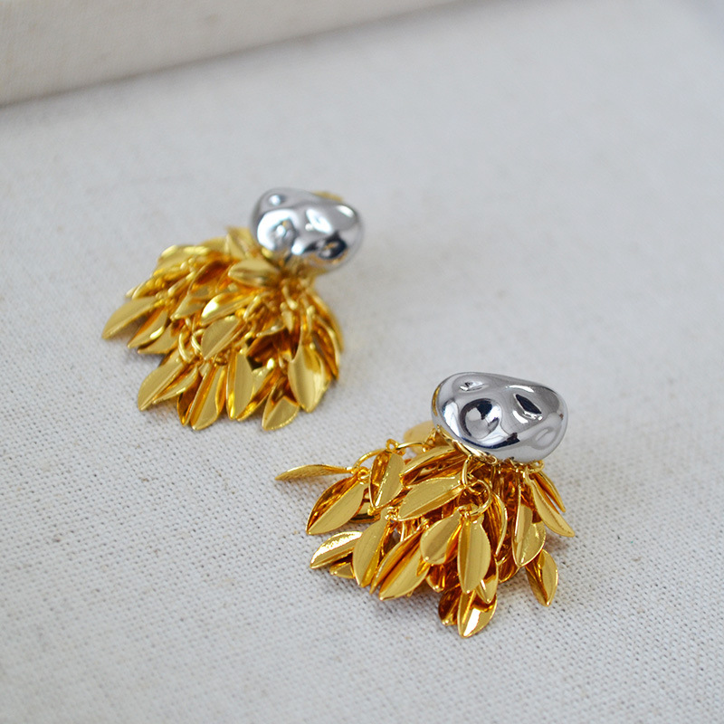 1 Pair Simple Style Classic Style Solid Color Tassel Plating Brass Ear Studs