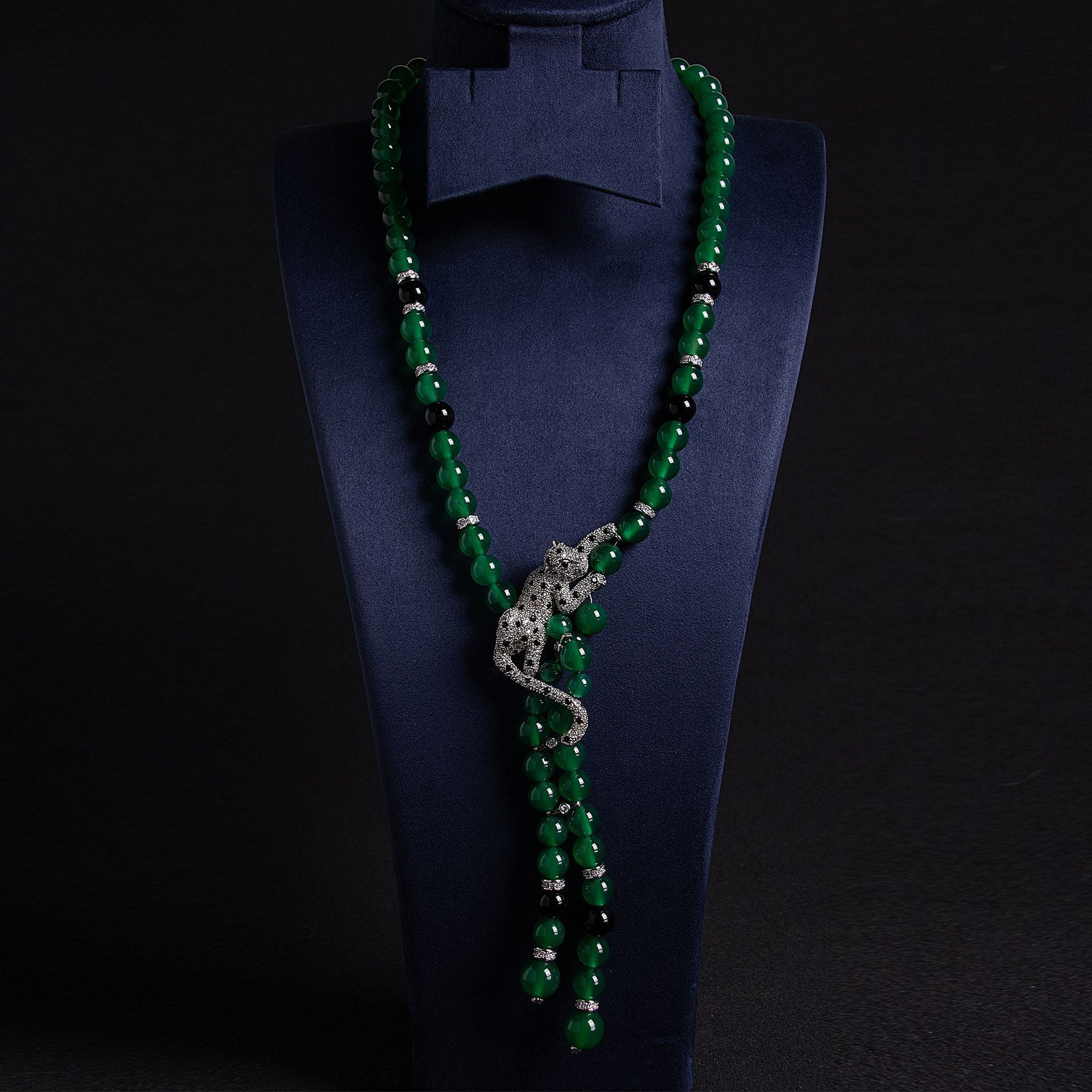 Elegant Fashionable Women's Necklace Set Lockbone Chain Hunt Leopard Head Design Beads Versatile High-End Feelings Jewelry
