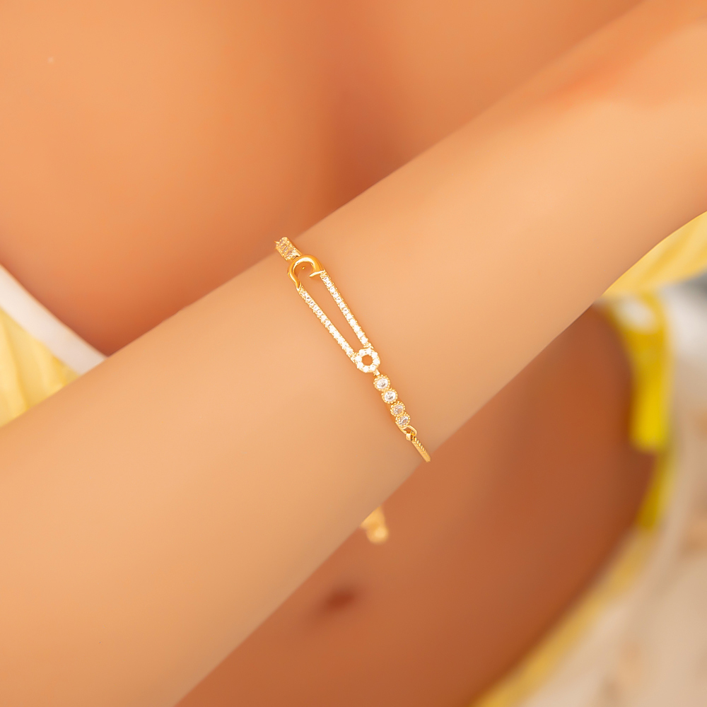Summer New Style Hand Chain Embedded White Stone Four Leaf Grass Versatile Design Women's Jewelry Accessory Elegant Simple Classic